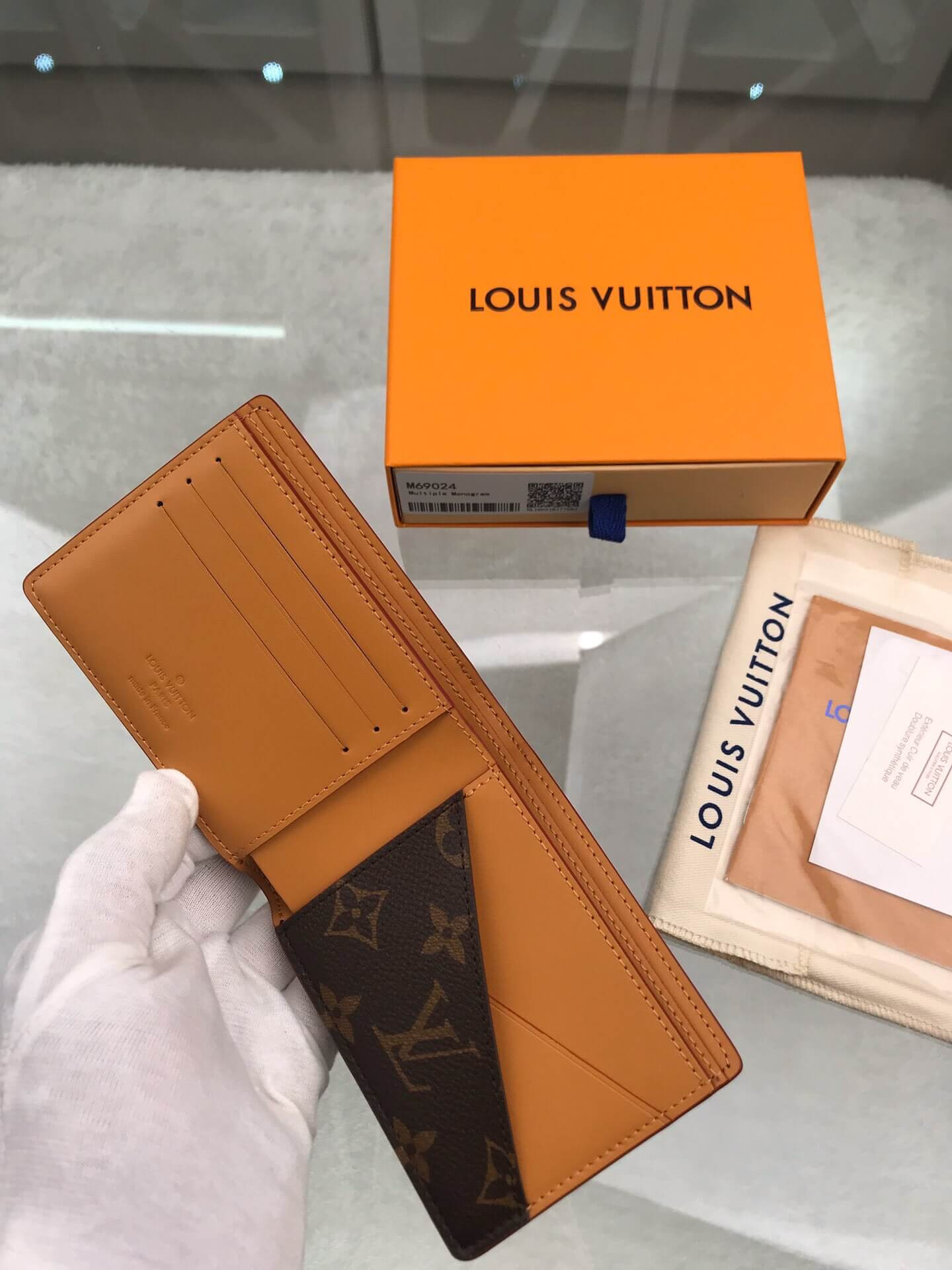 MULTIPLE WALLET M69024