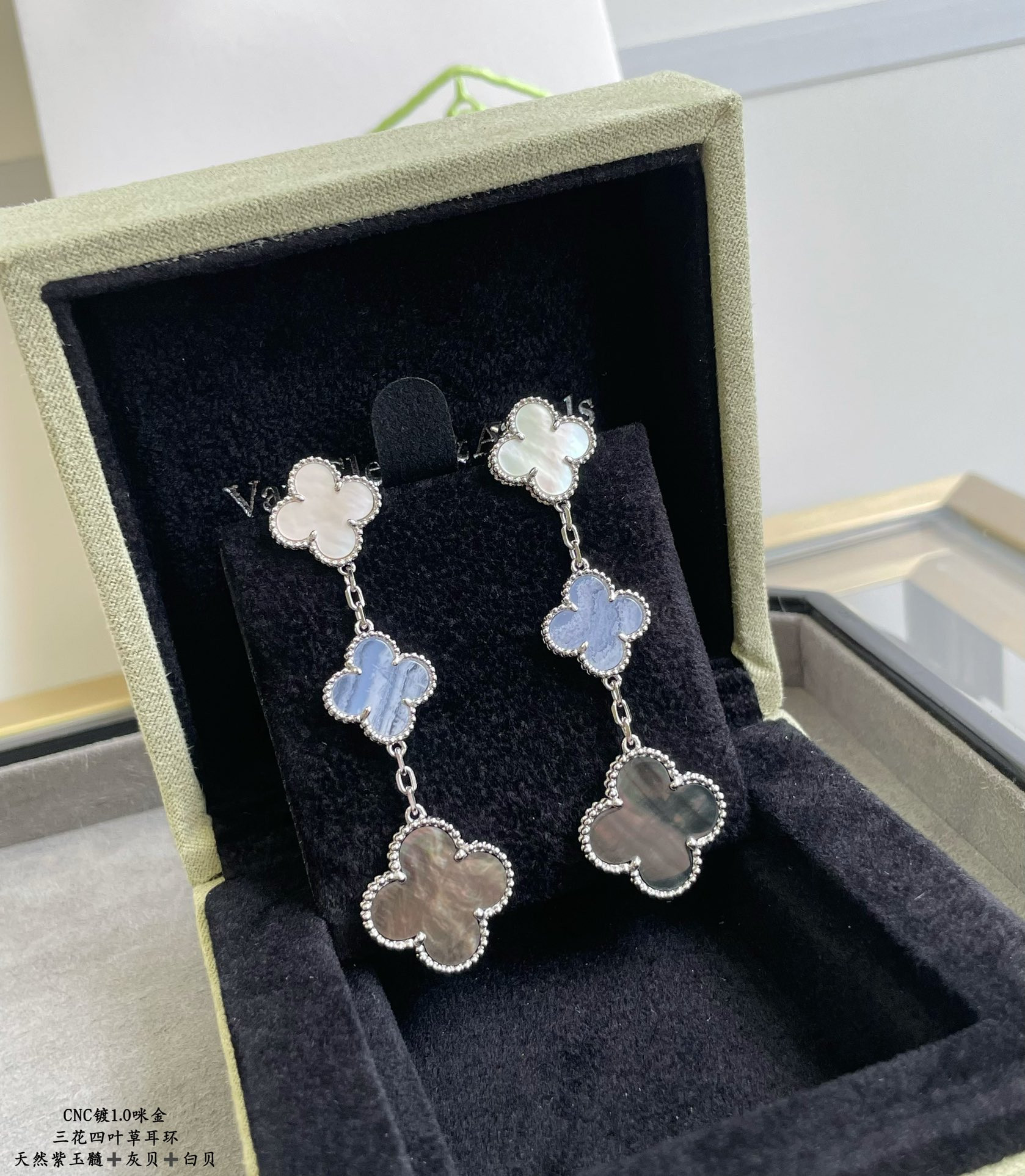 V*N CL*F & arpels three-leaf clover earrings