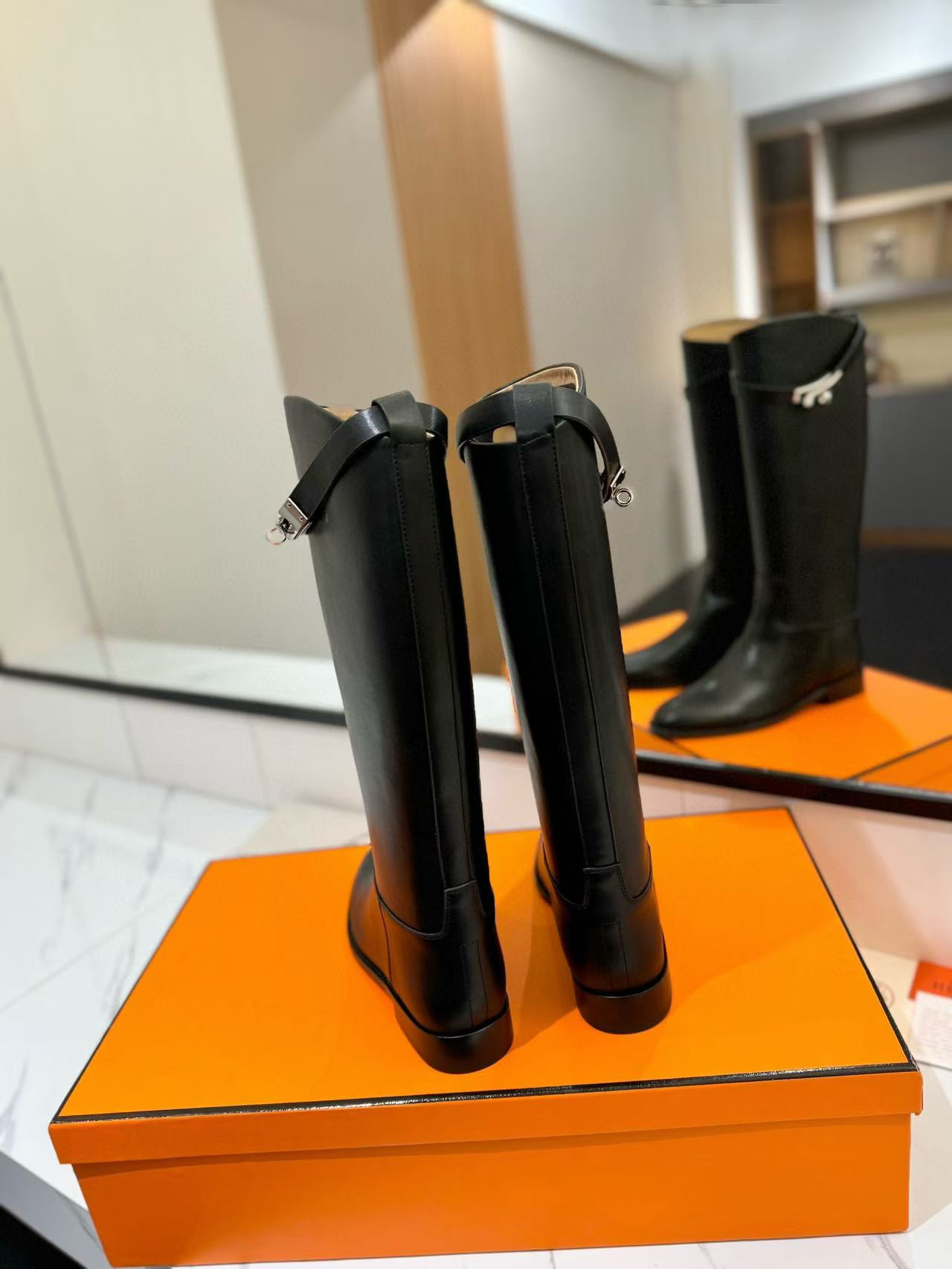 ua H**me5 jumping boots