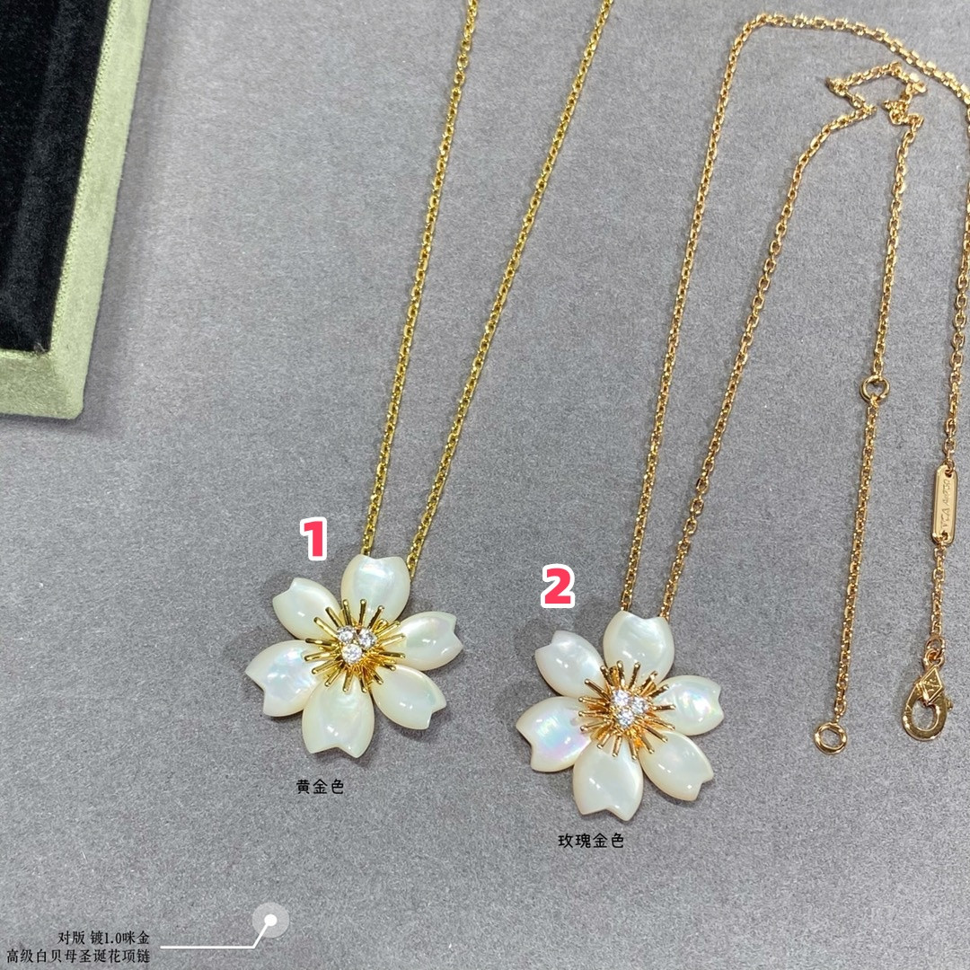 V*N CL*F & arpels premium white fritillary christmas flower necklace