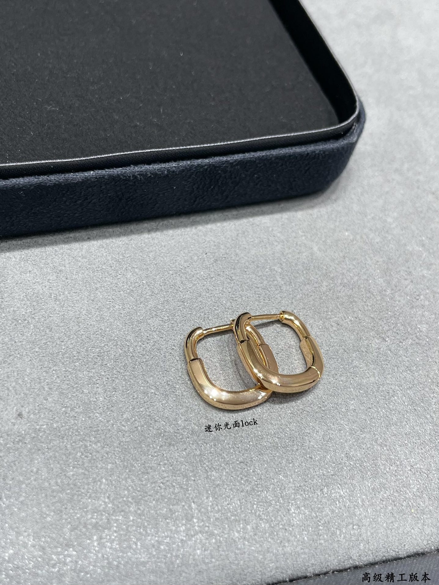 T*f*ny & co. mini smooth lock earrings