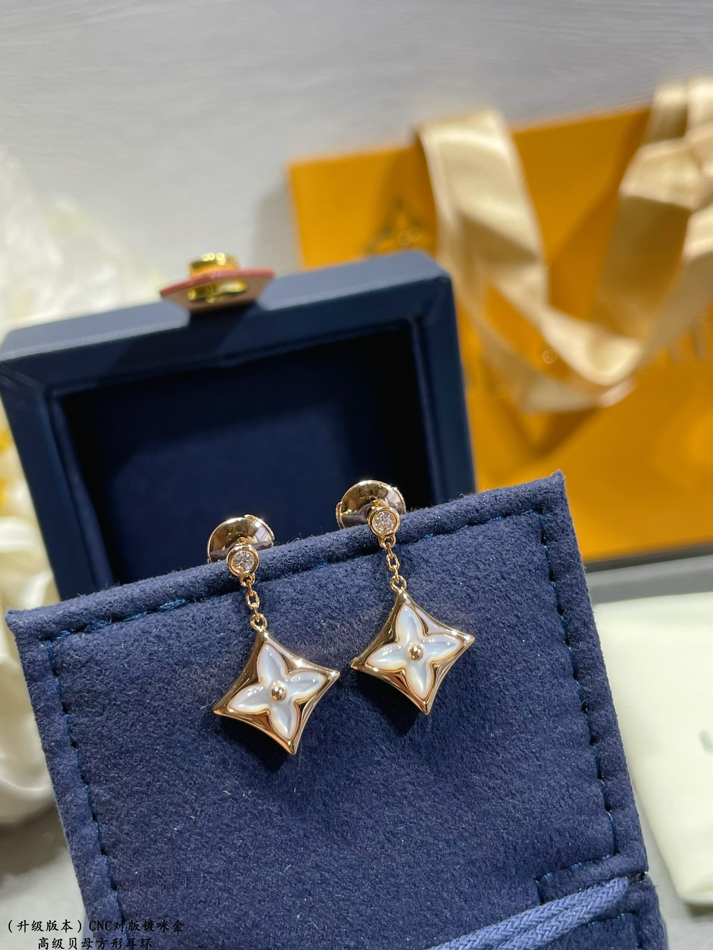 l0*is V*t0n mother-of-pearl square earrings