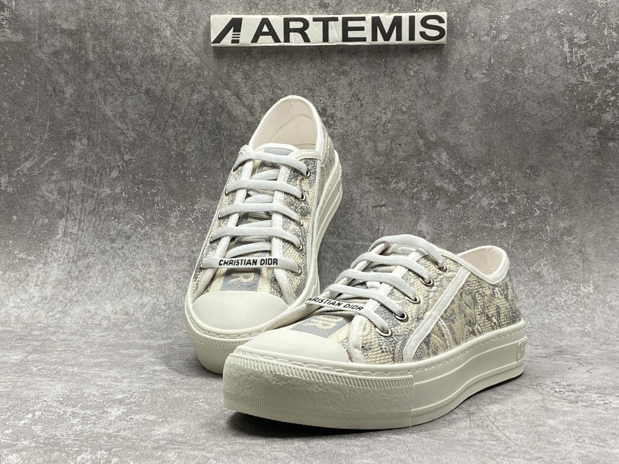 D*or walk n D*or patch embroidery grey