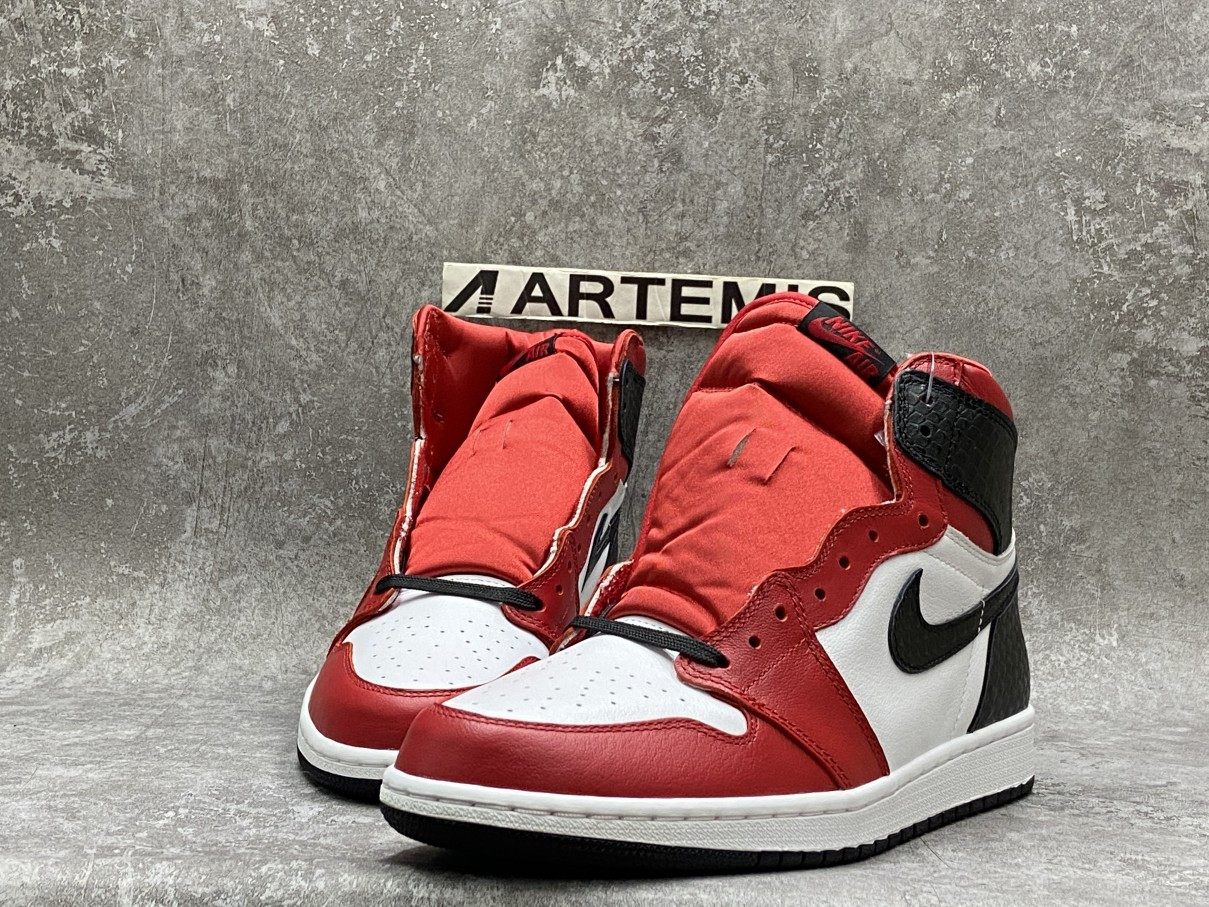 Air Jordan 1 Retro High Satin Snake Chicago