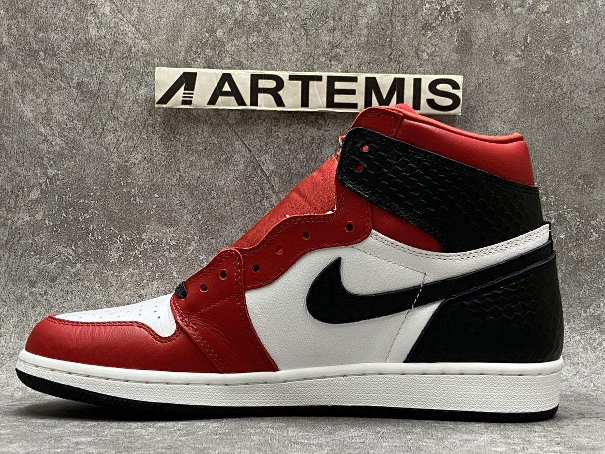 Air Jordan 1 Retro High Satin Snake Chicago