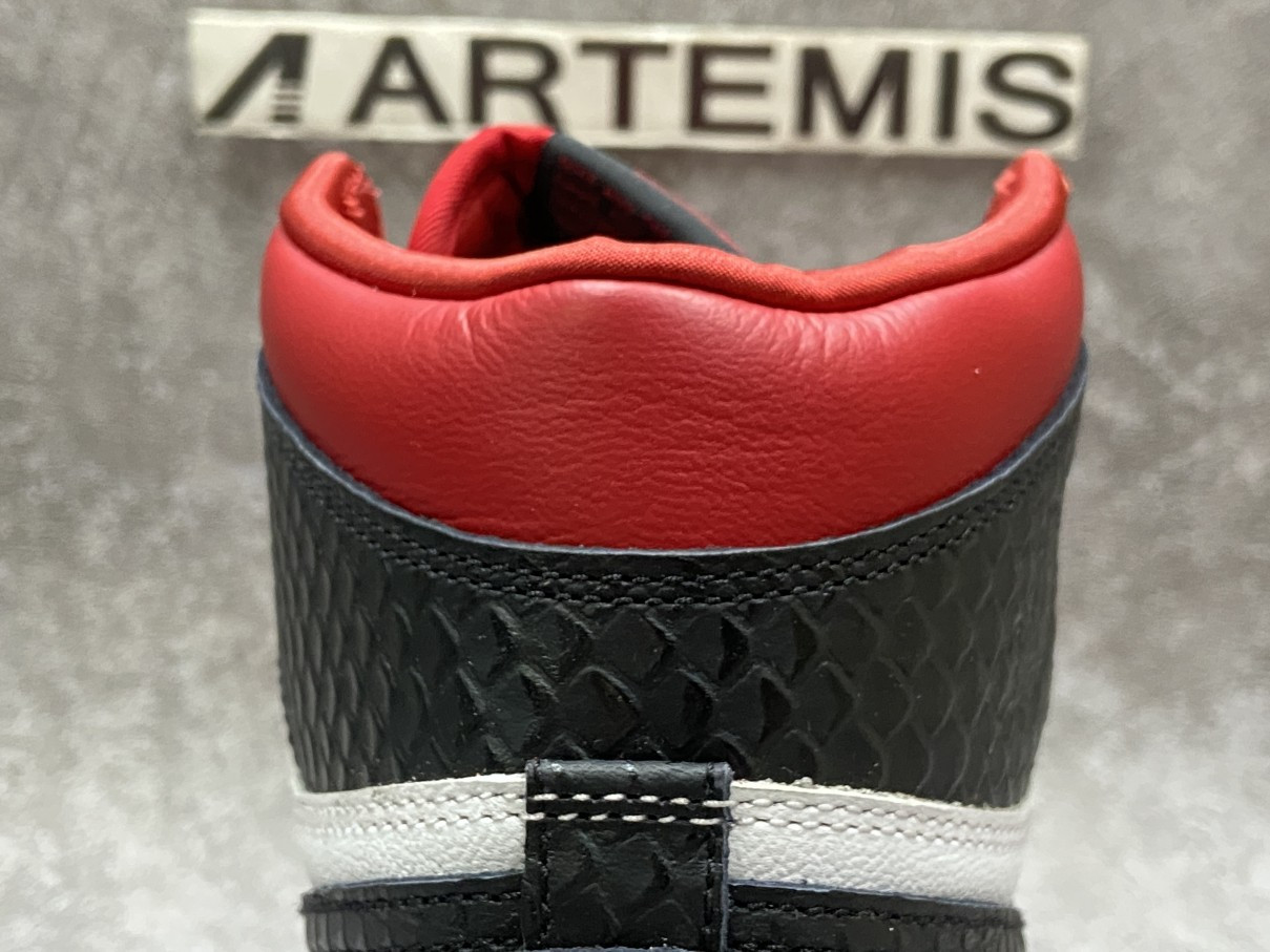 Air Jordan 1 Retro High Satin Snake Chicago