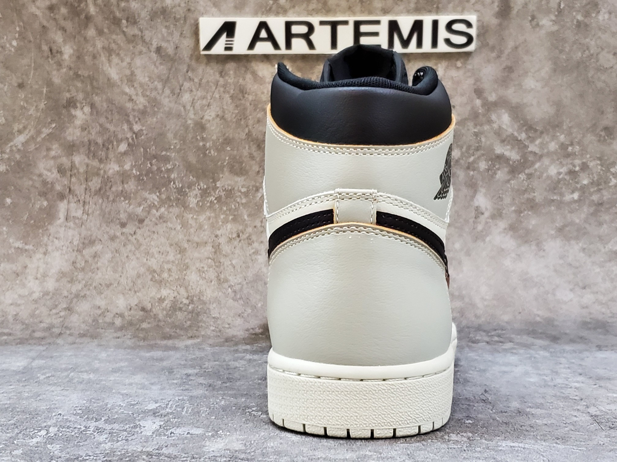 Air Jordan 1 Retro High OG Defiant SB NYC to Paris