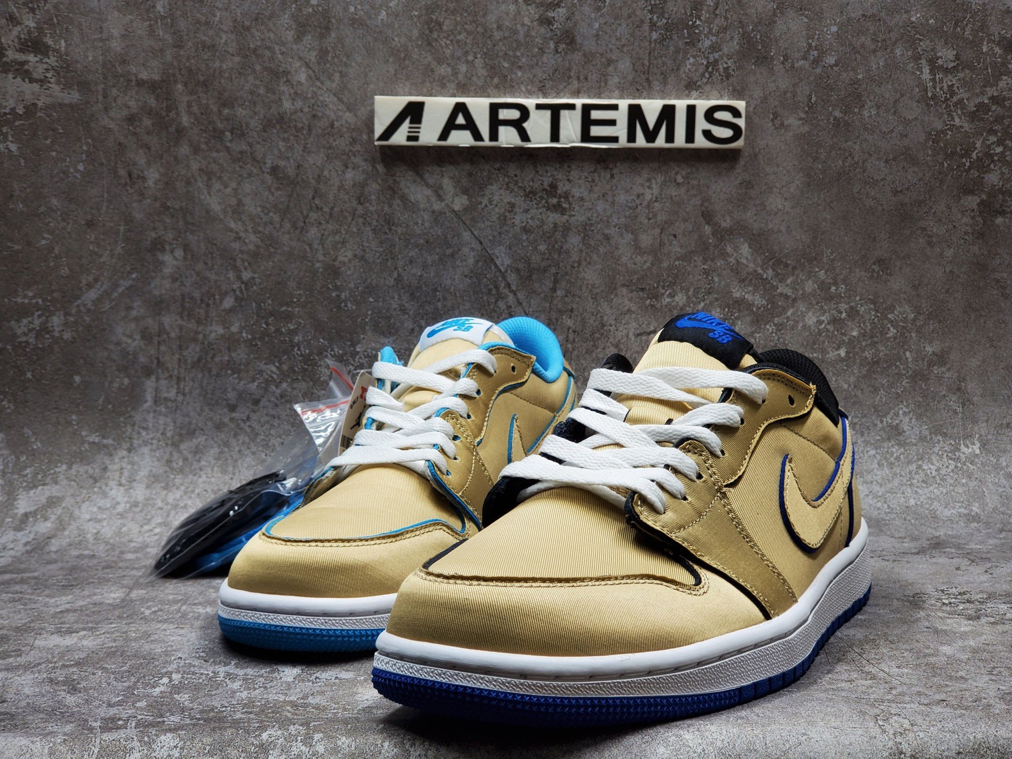 Air Jordan 1 Low SB QS Lance Mountain Desert Ore
