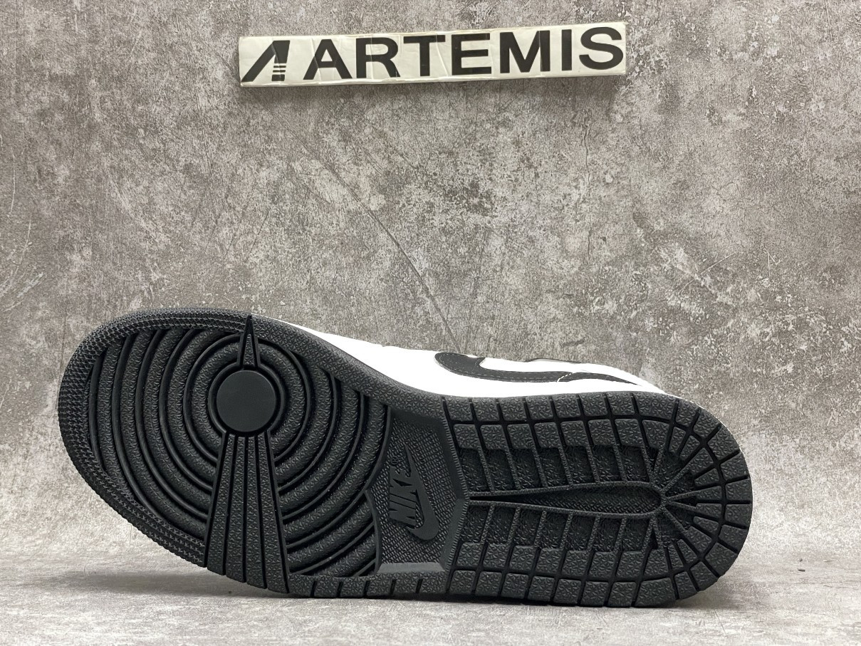 Air Jordan 1 Mid Alternate Think 16