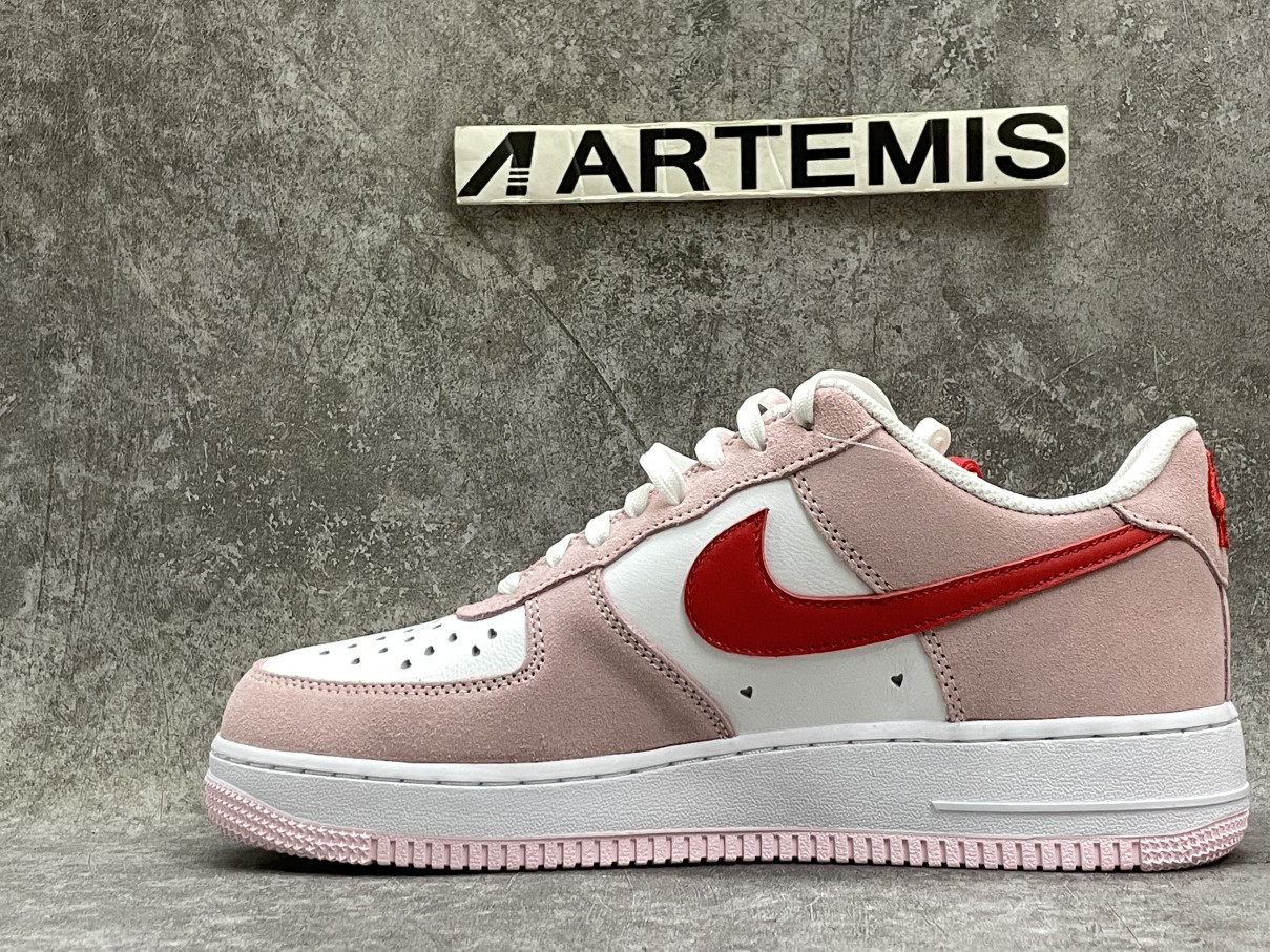 Nike Air Force 1 07 QS Valentine