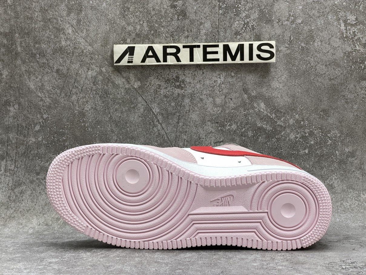 Nike Air Force 1 07 QS Valentine