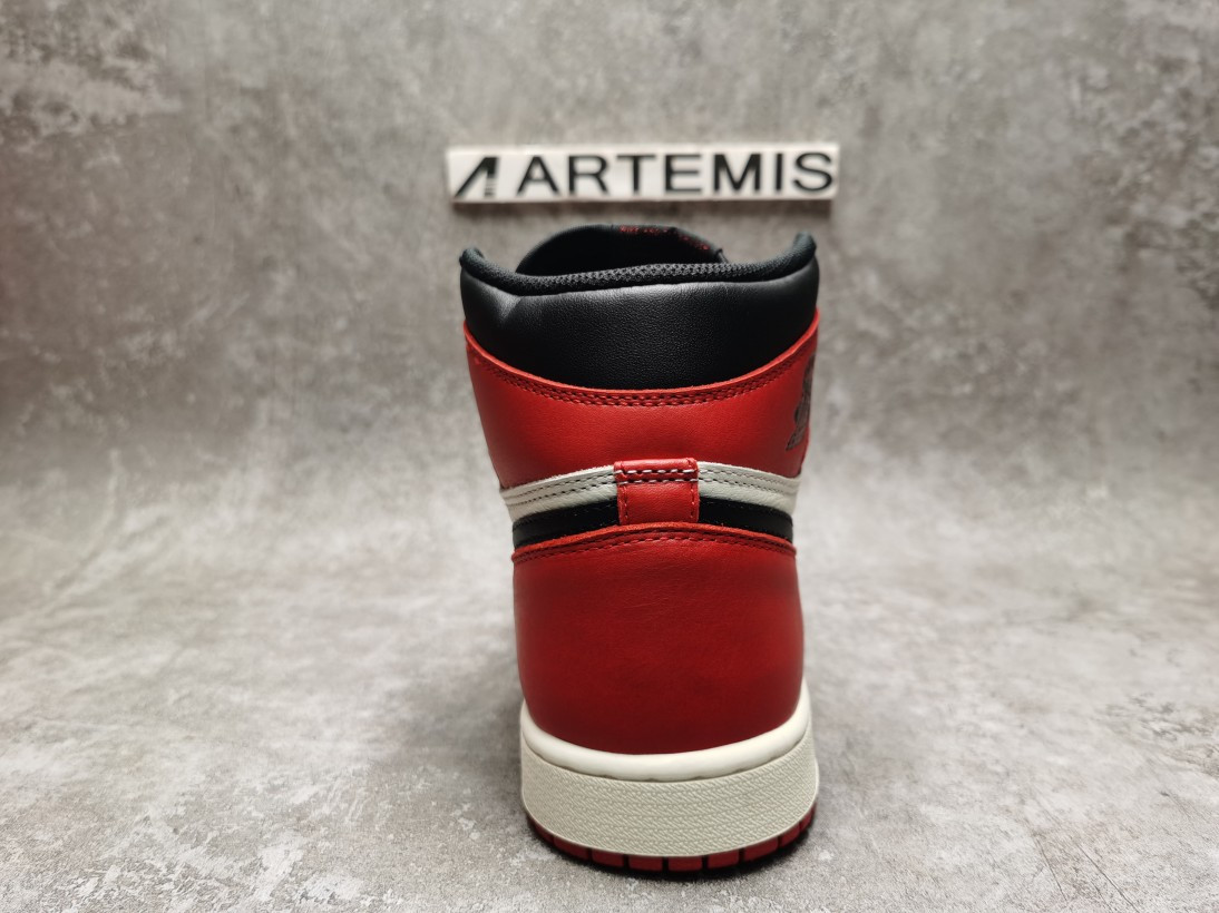 Air Jordan 1 Retro High Bred Toe
