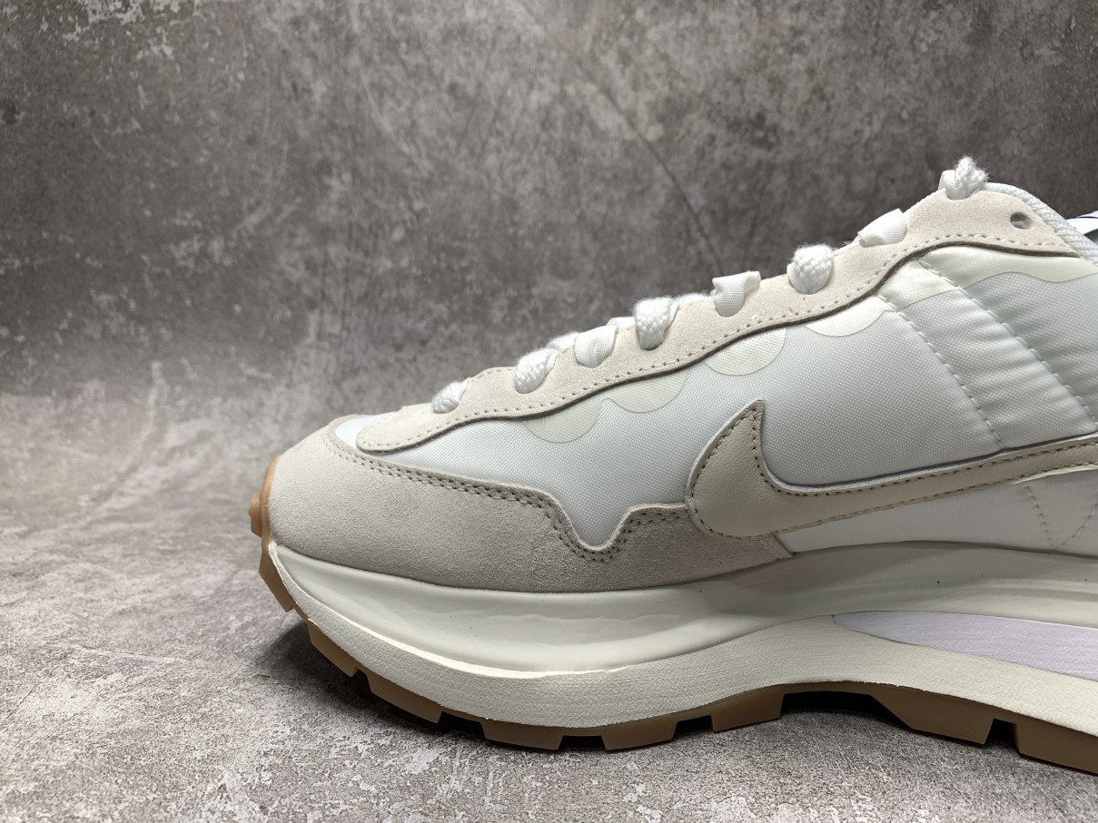 Nike Vaporwaffle Sacai Sail Gum