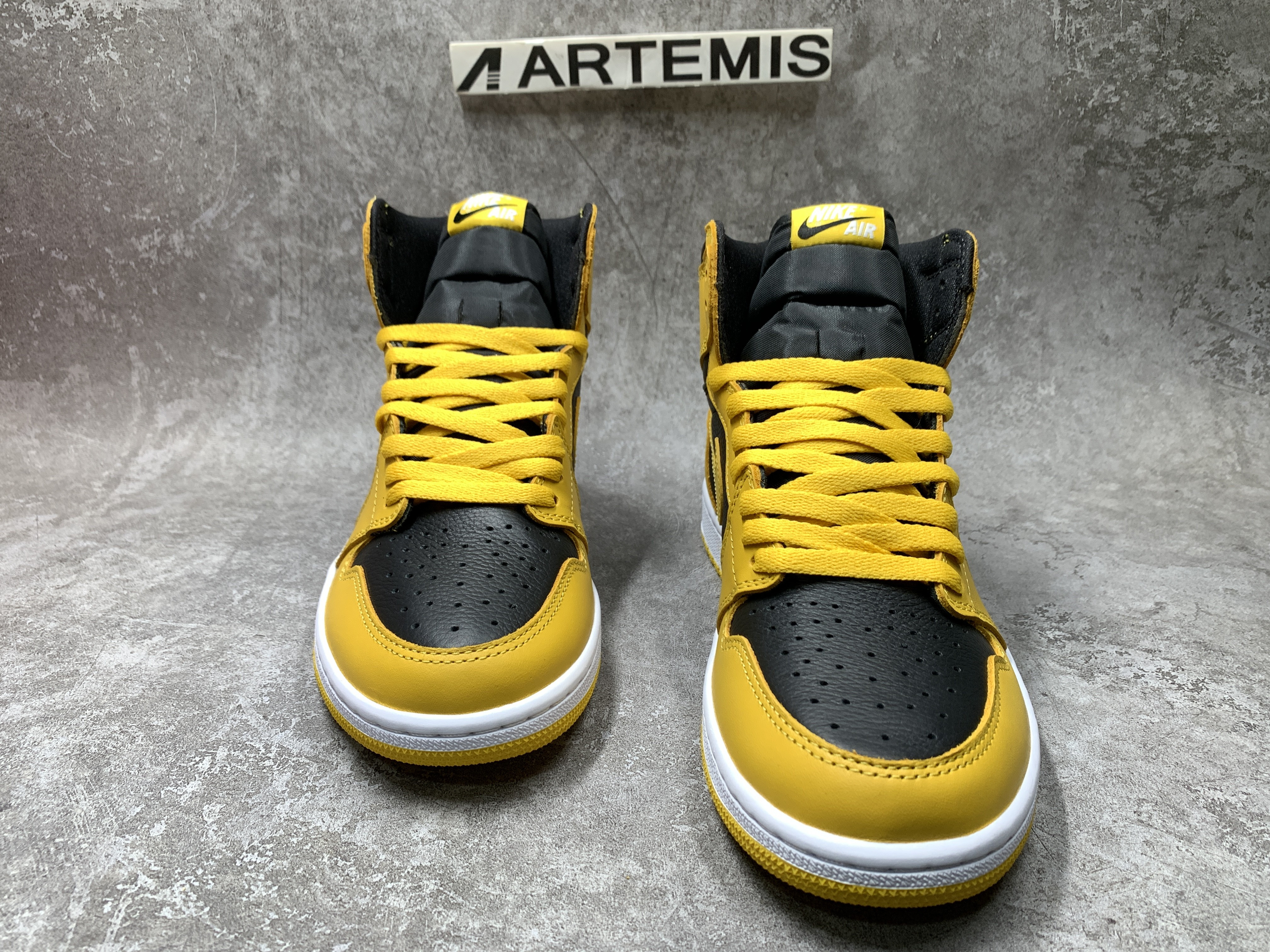 Air Jordan 1 High Retro OG Pollen