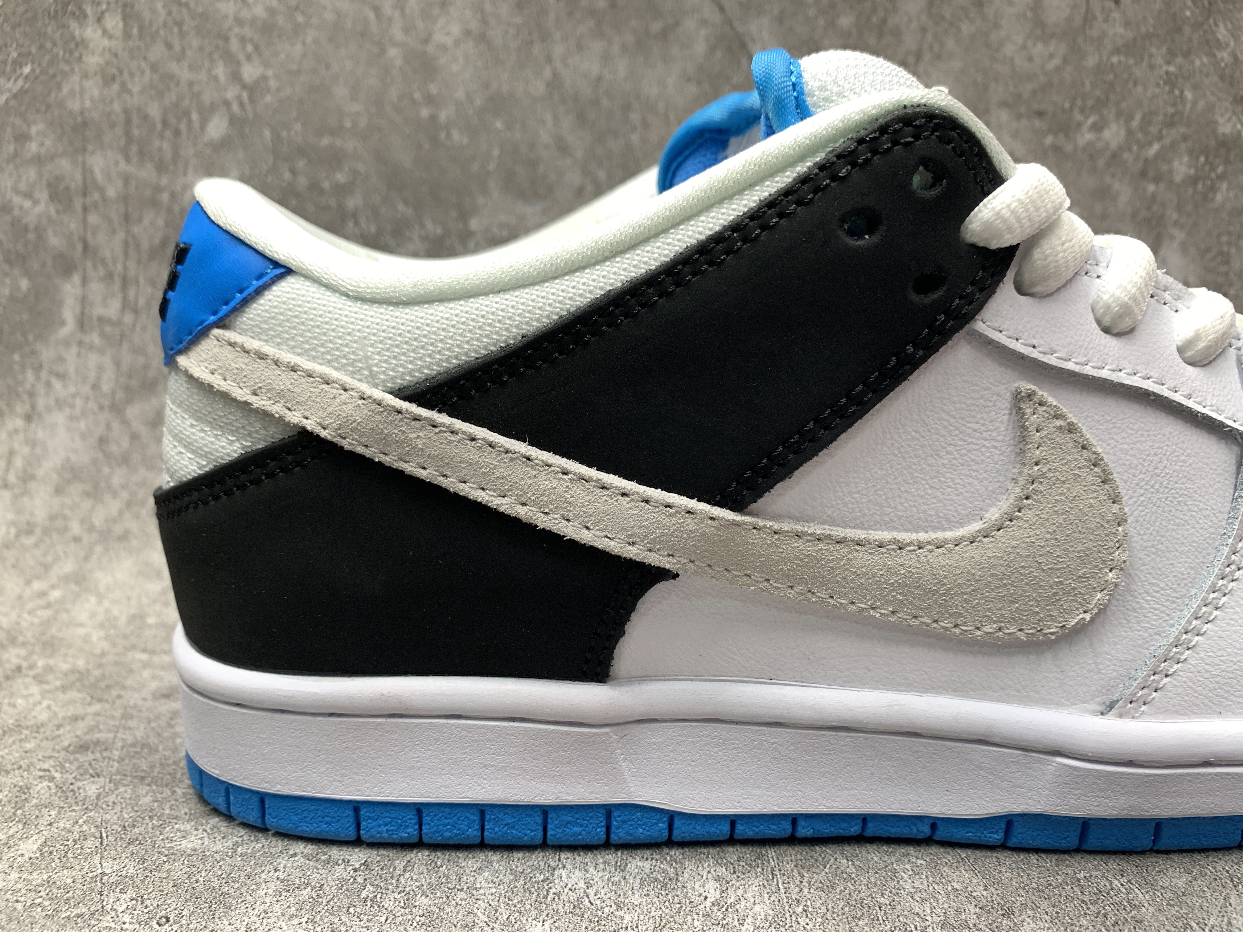 Nike SB Dunk Low Laser Blue