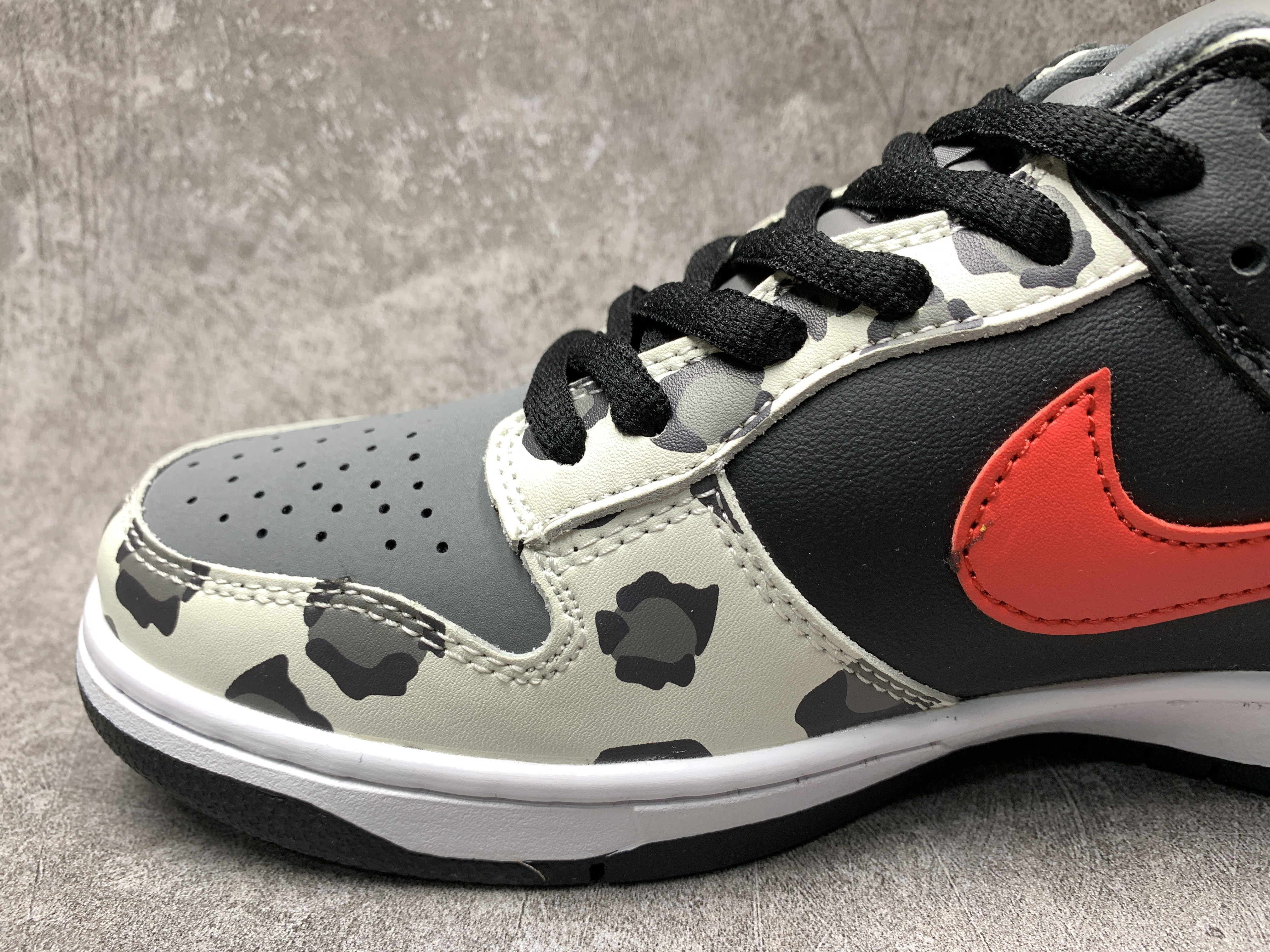 Nike Dunk SB Low Graffiti