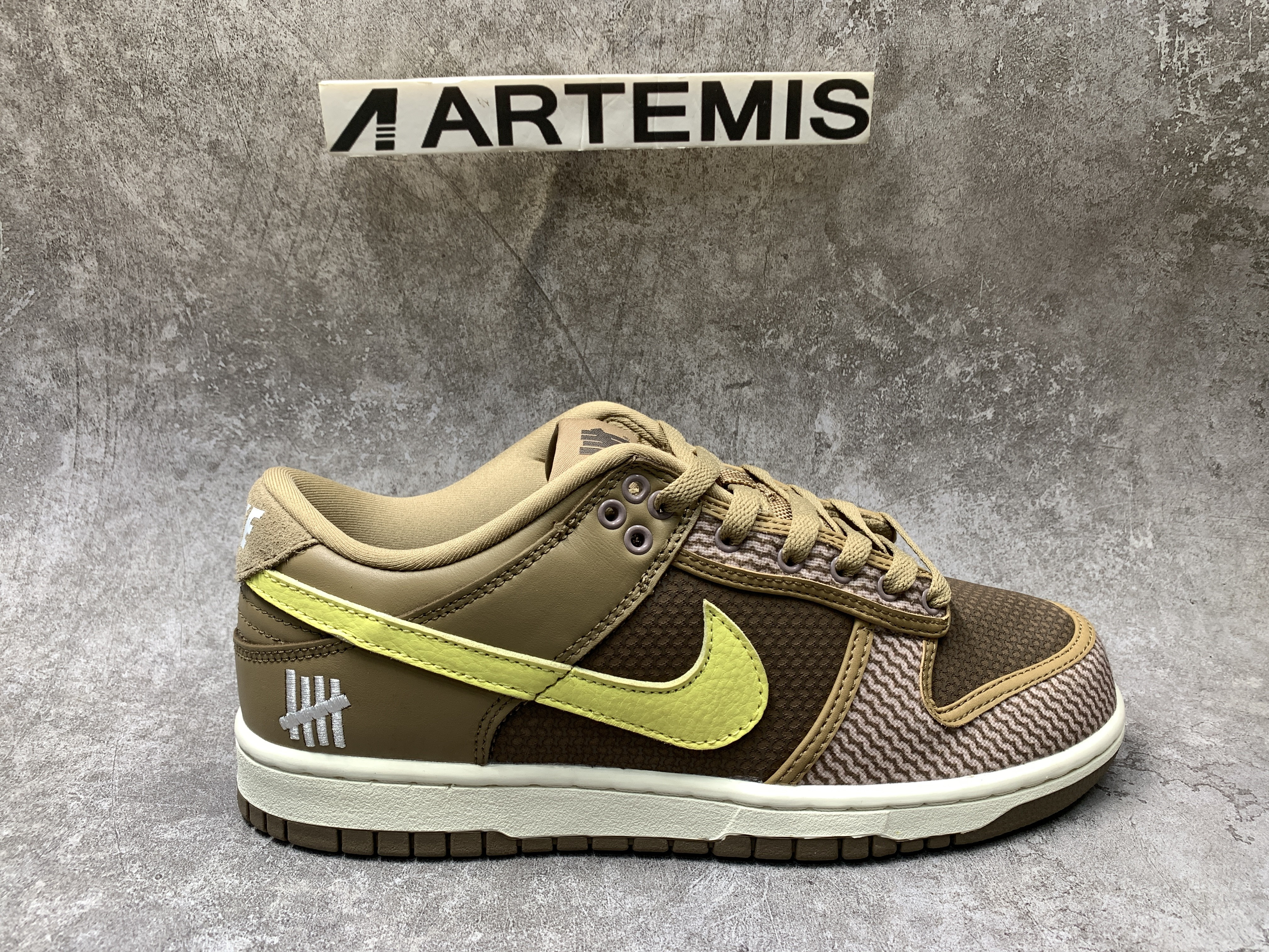 Nike Dunk Low SP UNDEFEATED Canteen Dunk vs. AF1 Pack