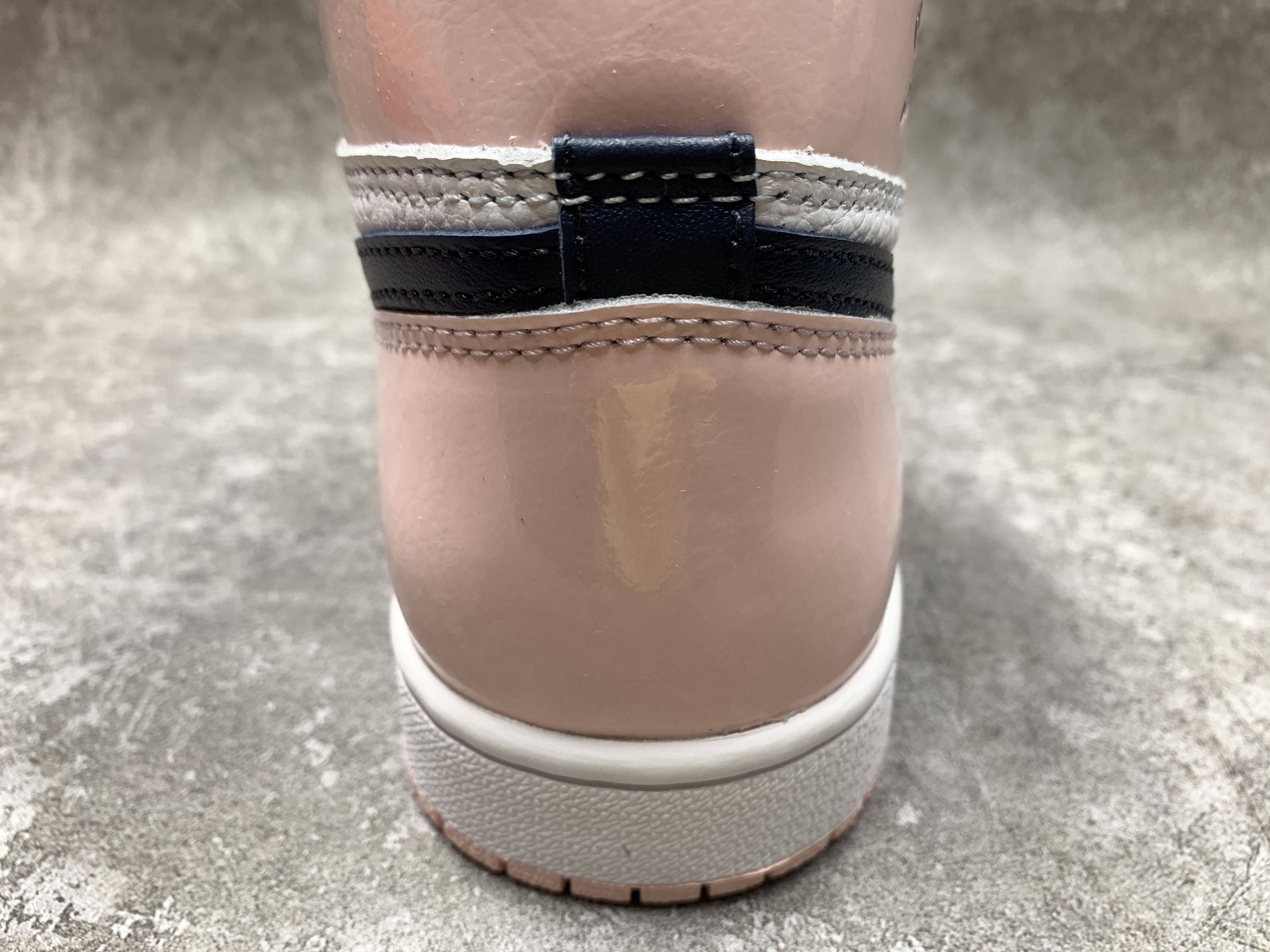 Air Jordan 1 Retro High OG SE Bubble Gum Atmosphere