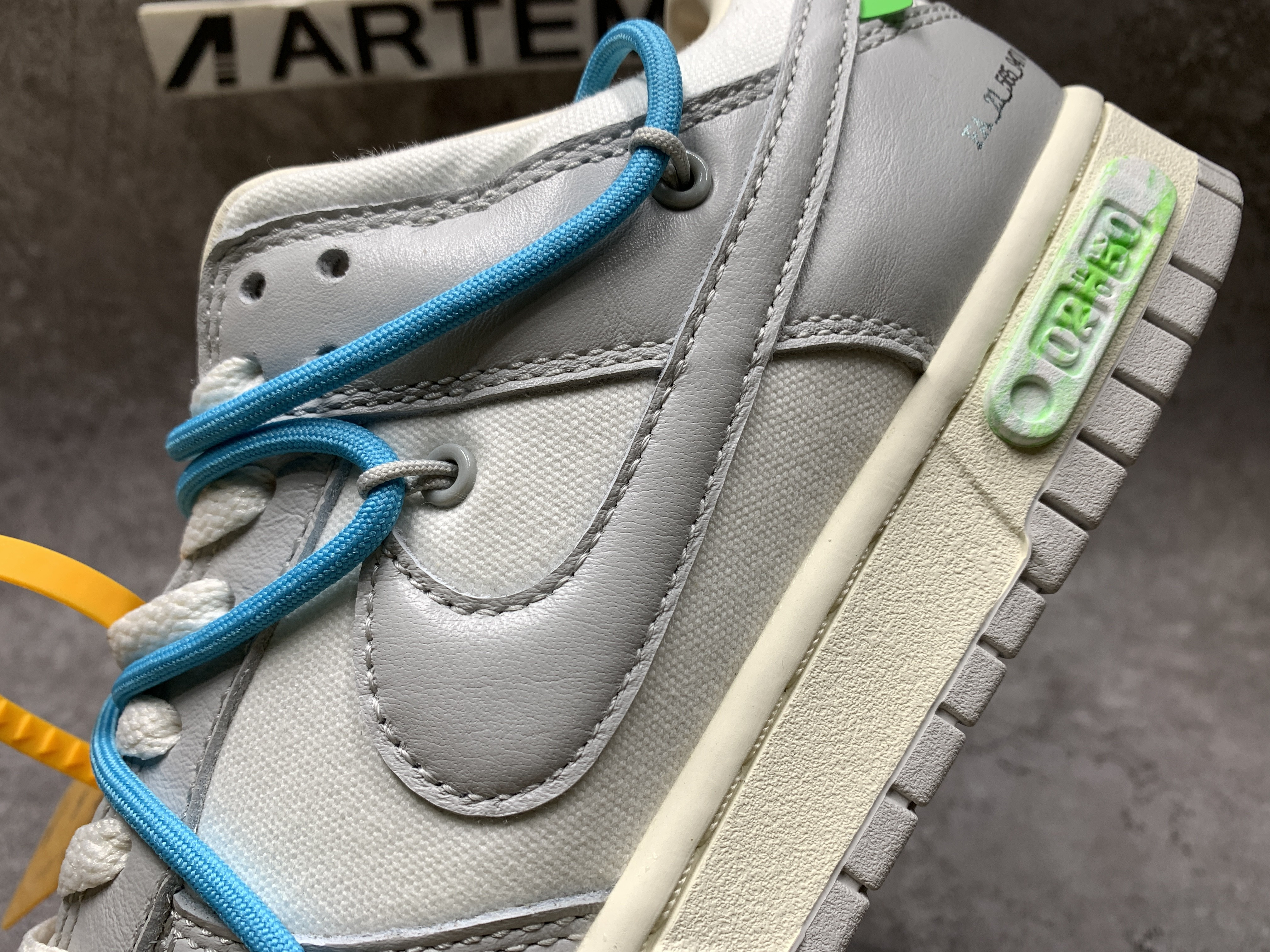 Off-White x Nike Dunk Low 02 of 50