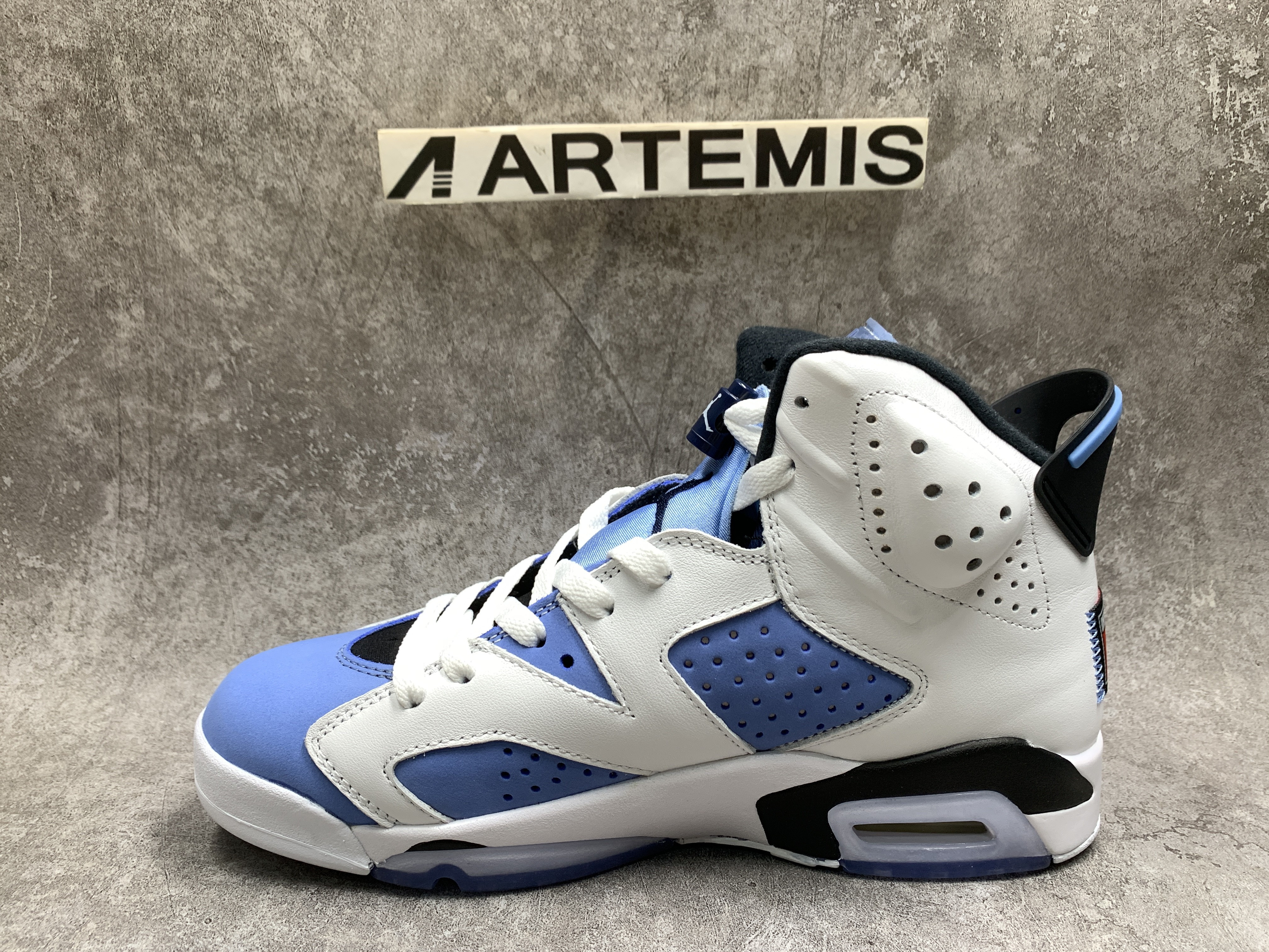 Air Jordan 6 UNC