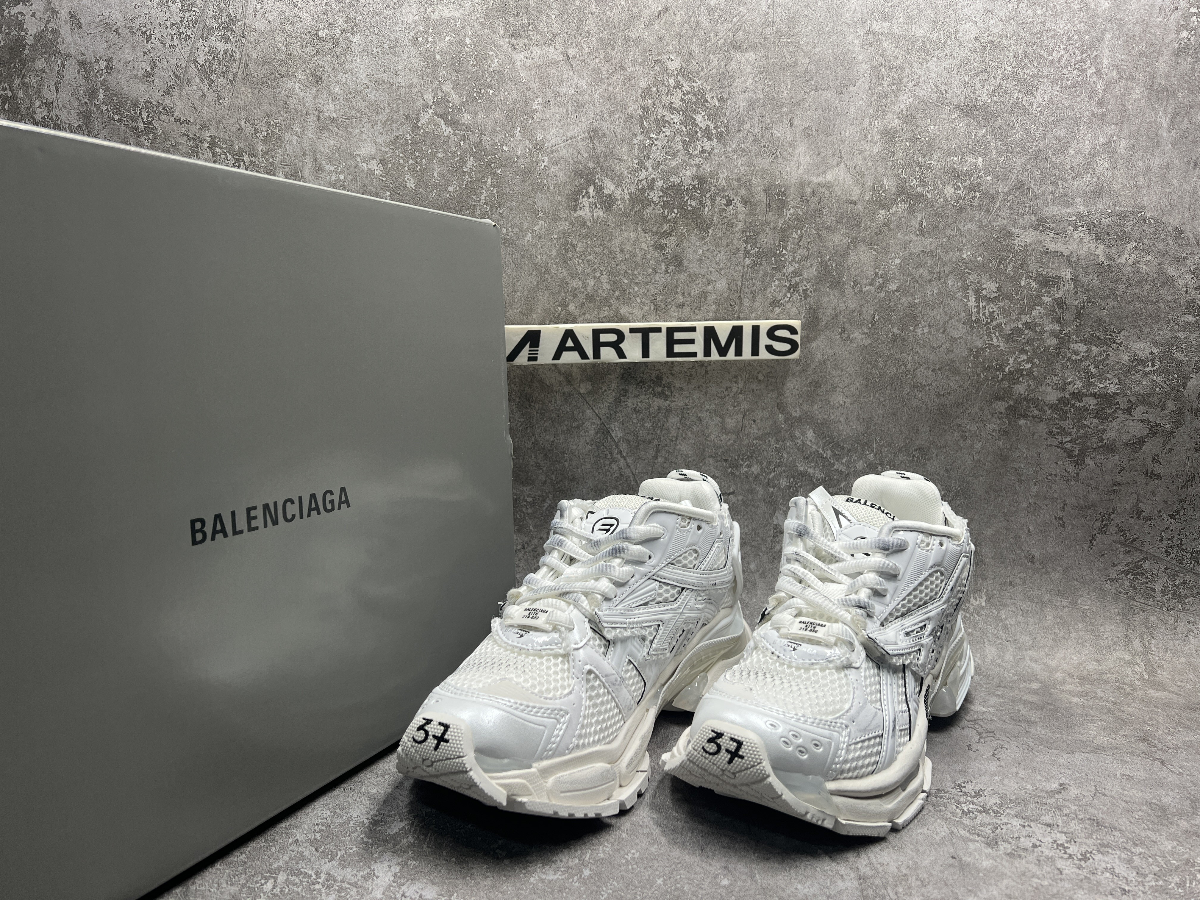 Balenciga Runner White