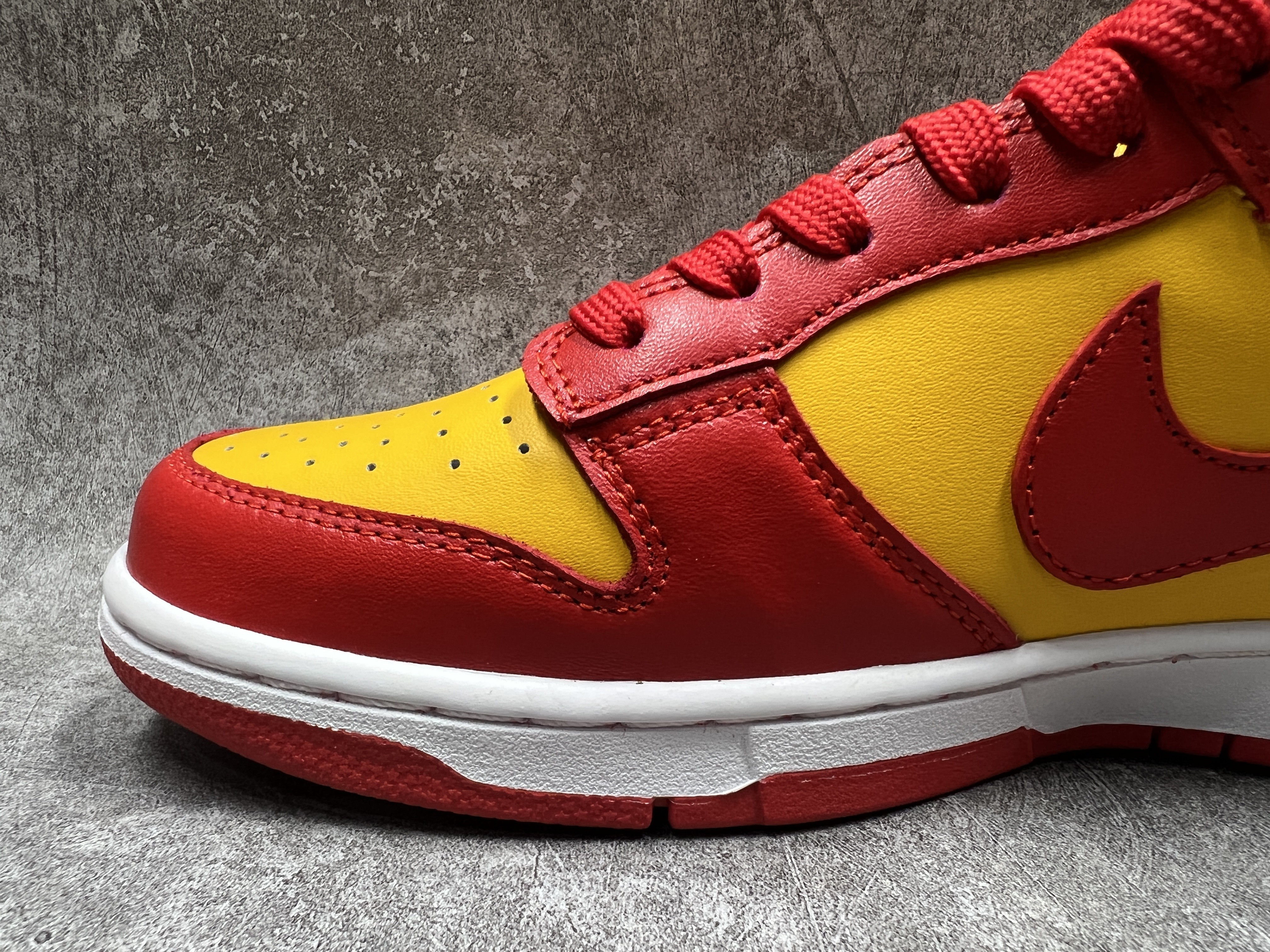 Nike Dunk Low Midas Gold