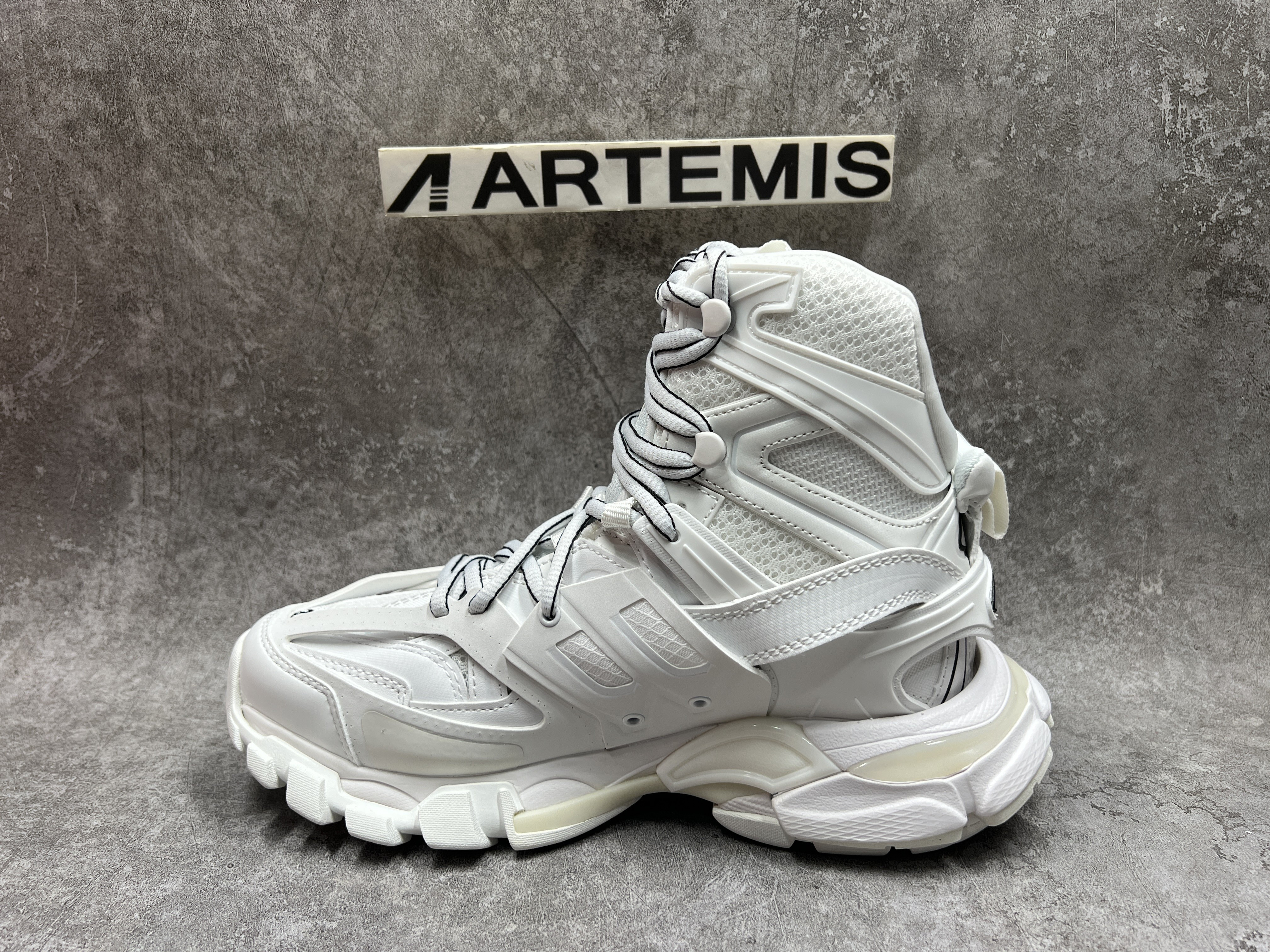 Balenciga Track Hike White
