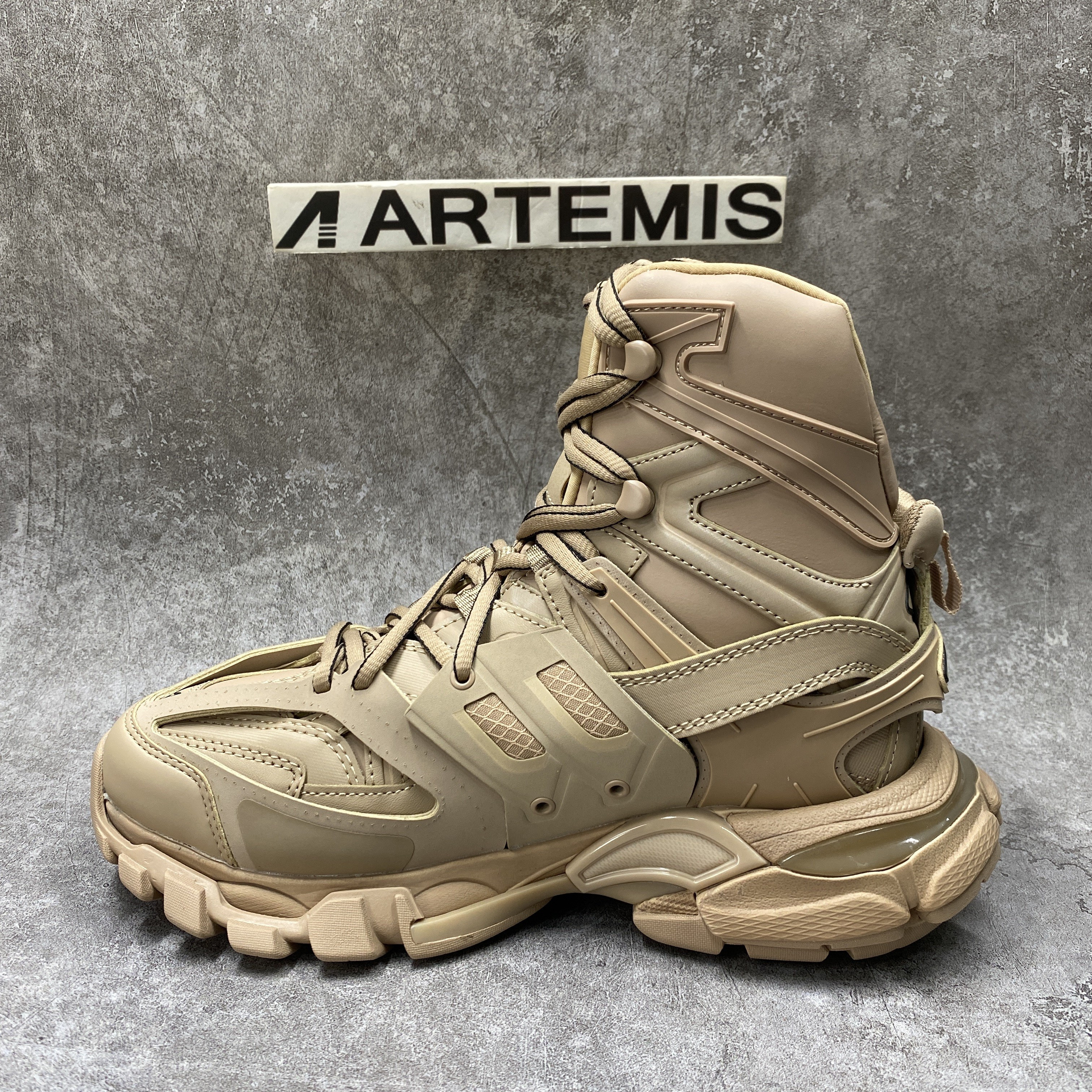 Balenciga Track Hike Beige