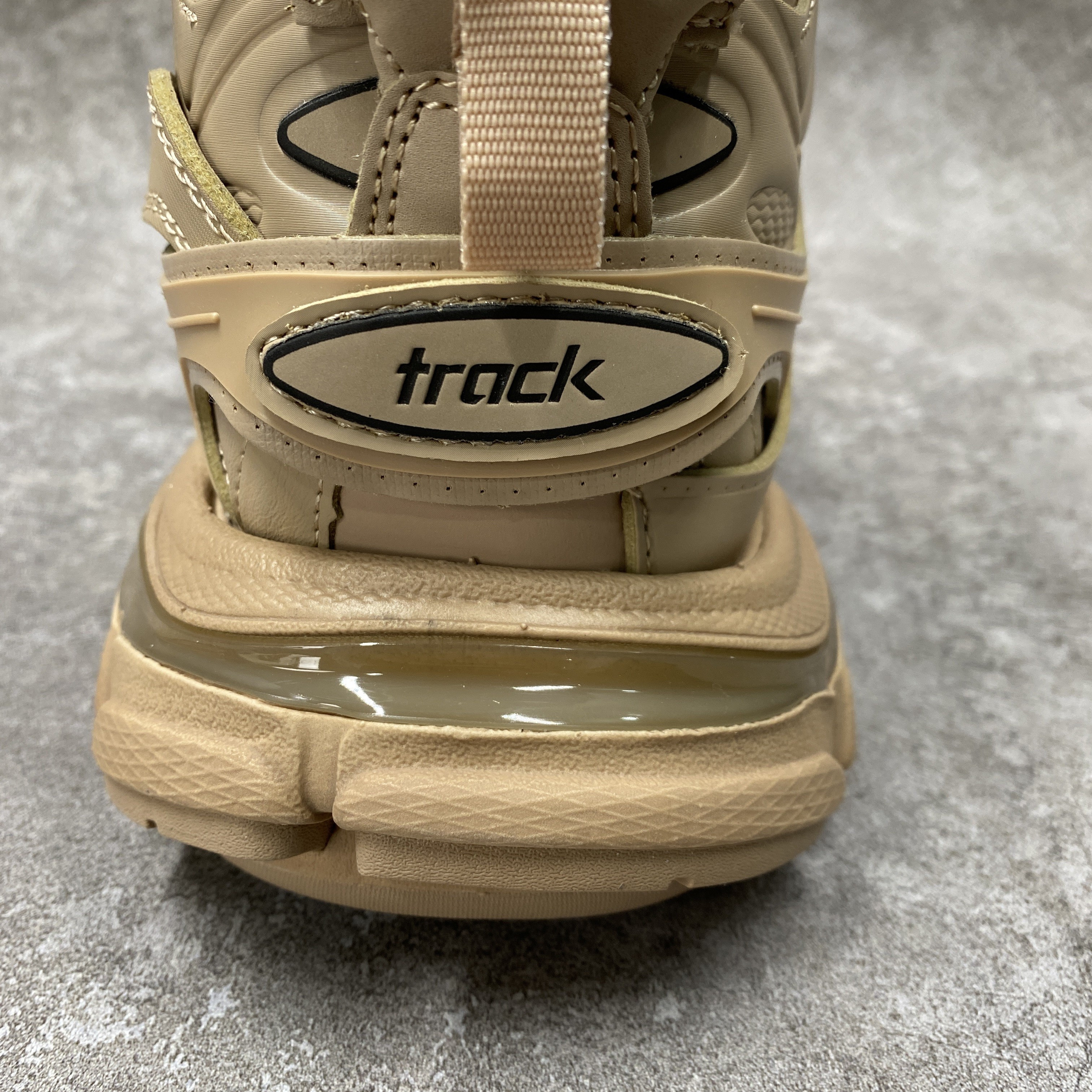 Balenciga Track Hike Beige