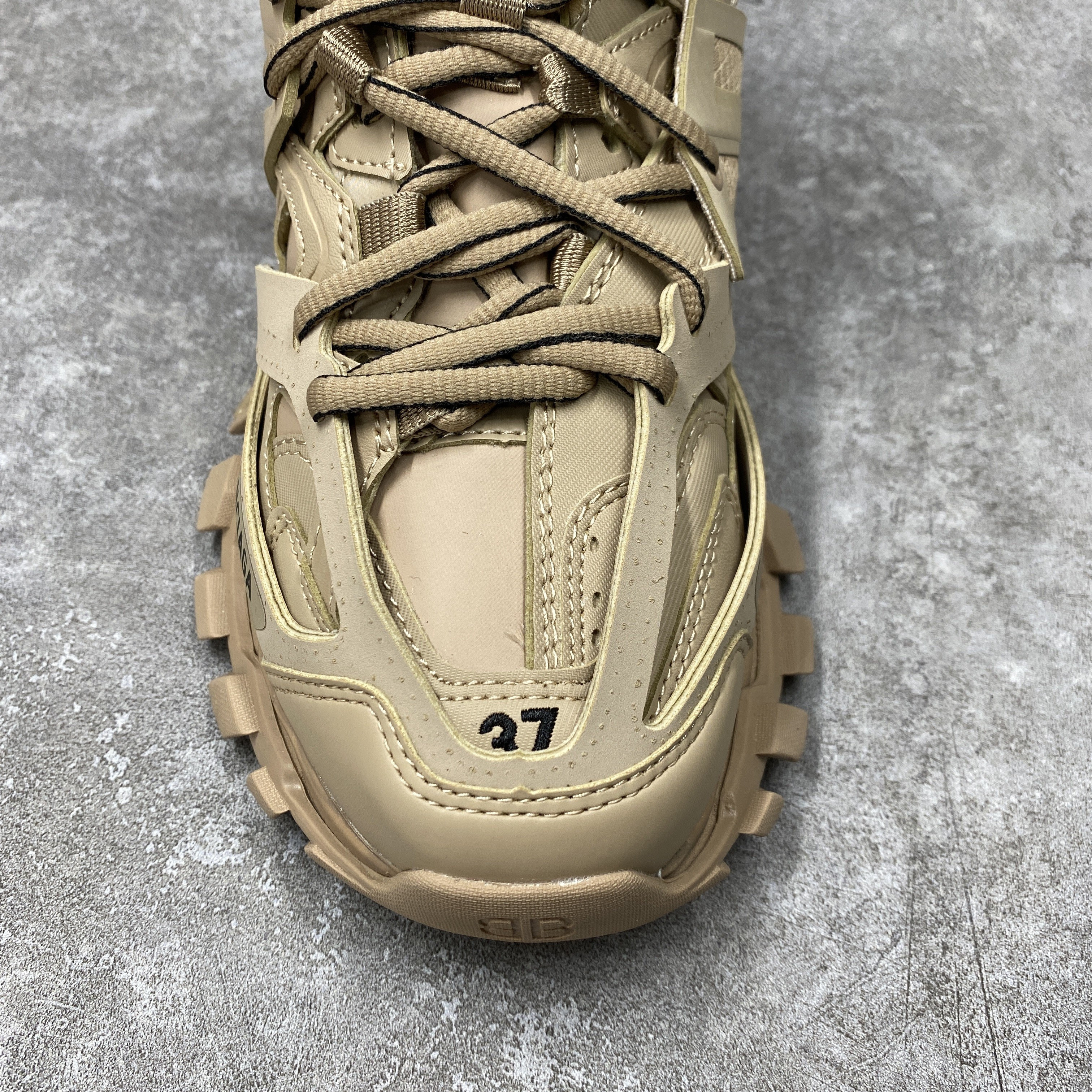 Balenciga Track Hike Beige