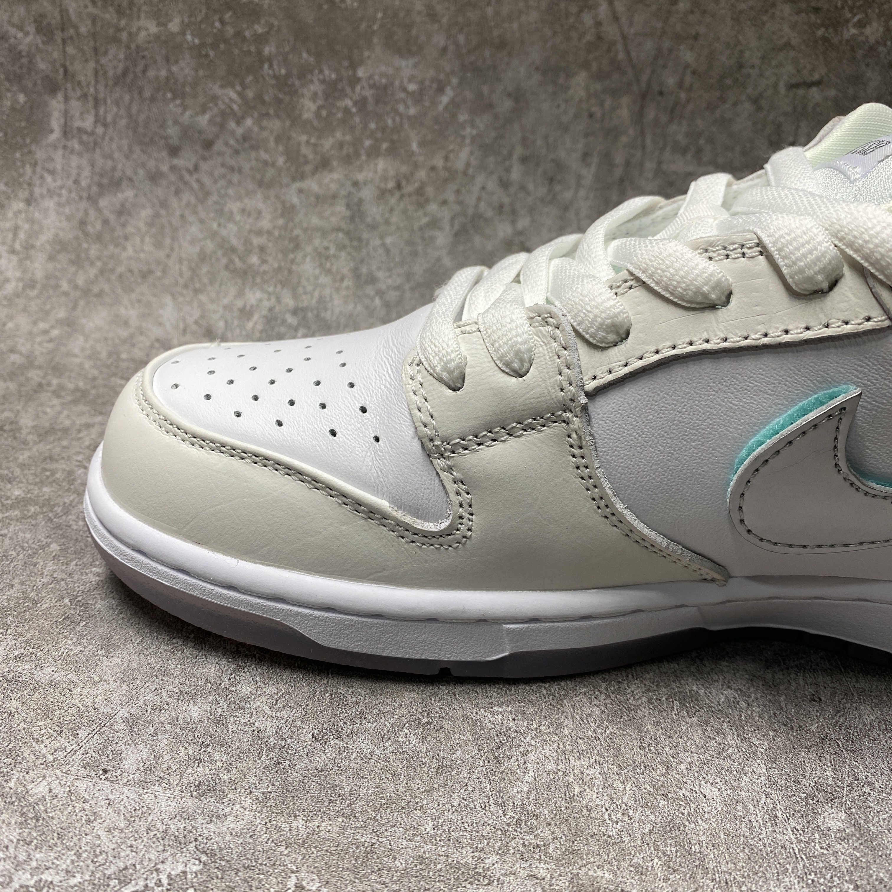 nike sb dunk low Di*m*nd s*pply co white Di*m*nd
