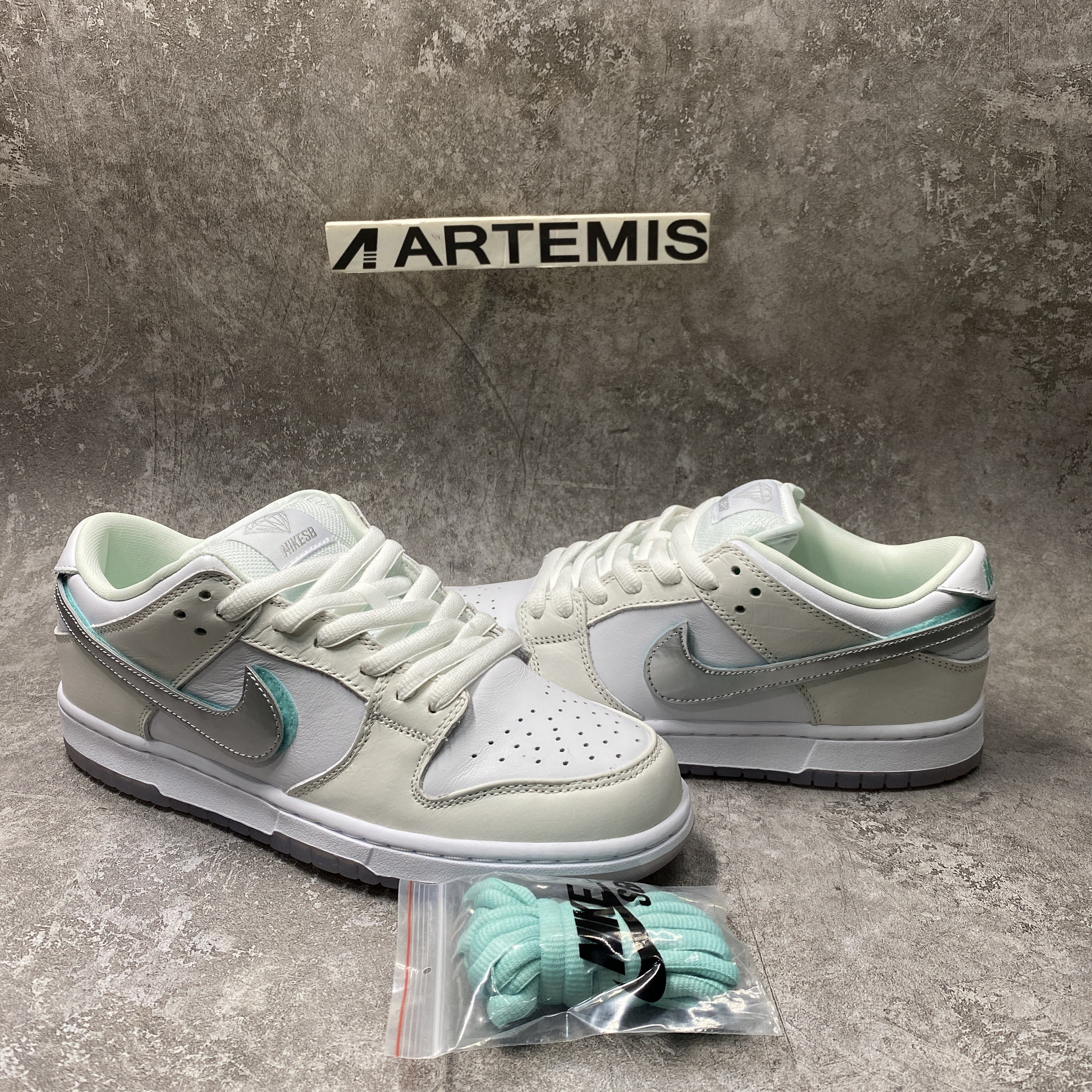 nike sb dunk low Di*m*nd s*pply co white Di*m*nd