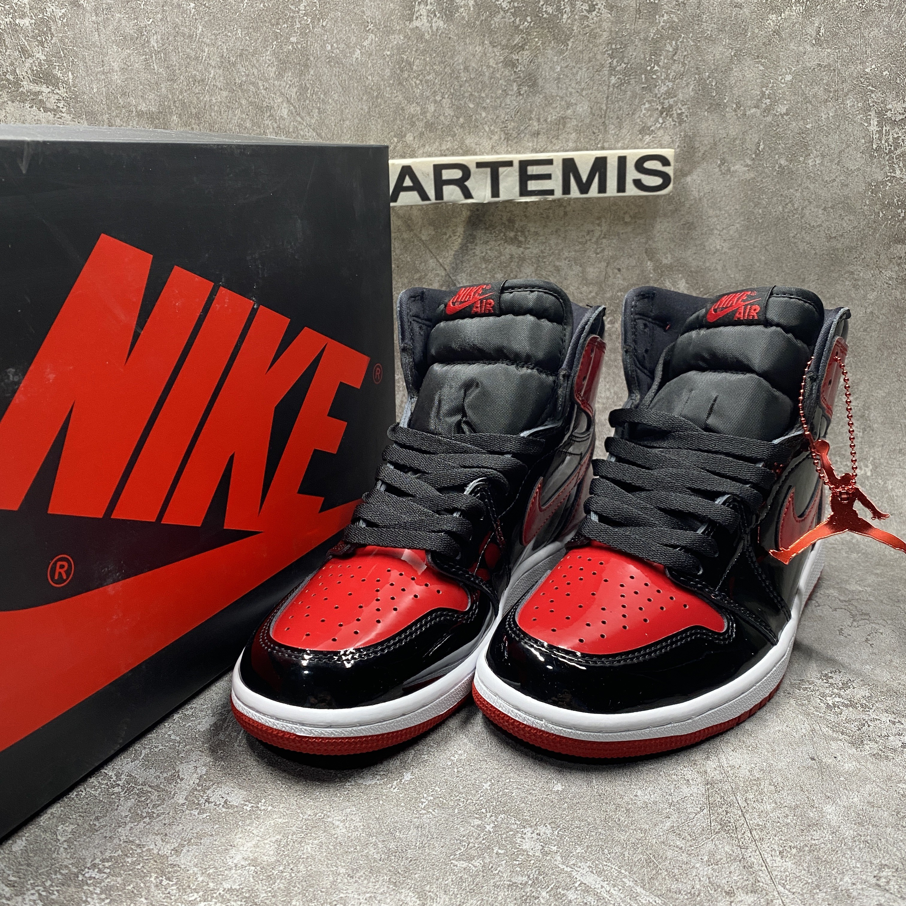 Air Jordan 1 Retro High OG Patent Bred