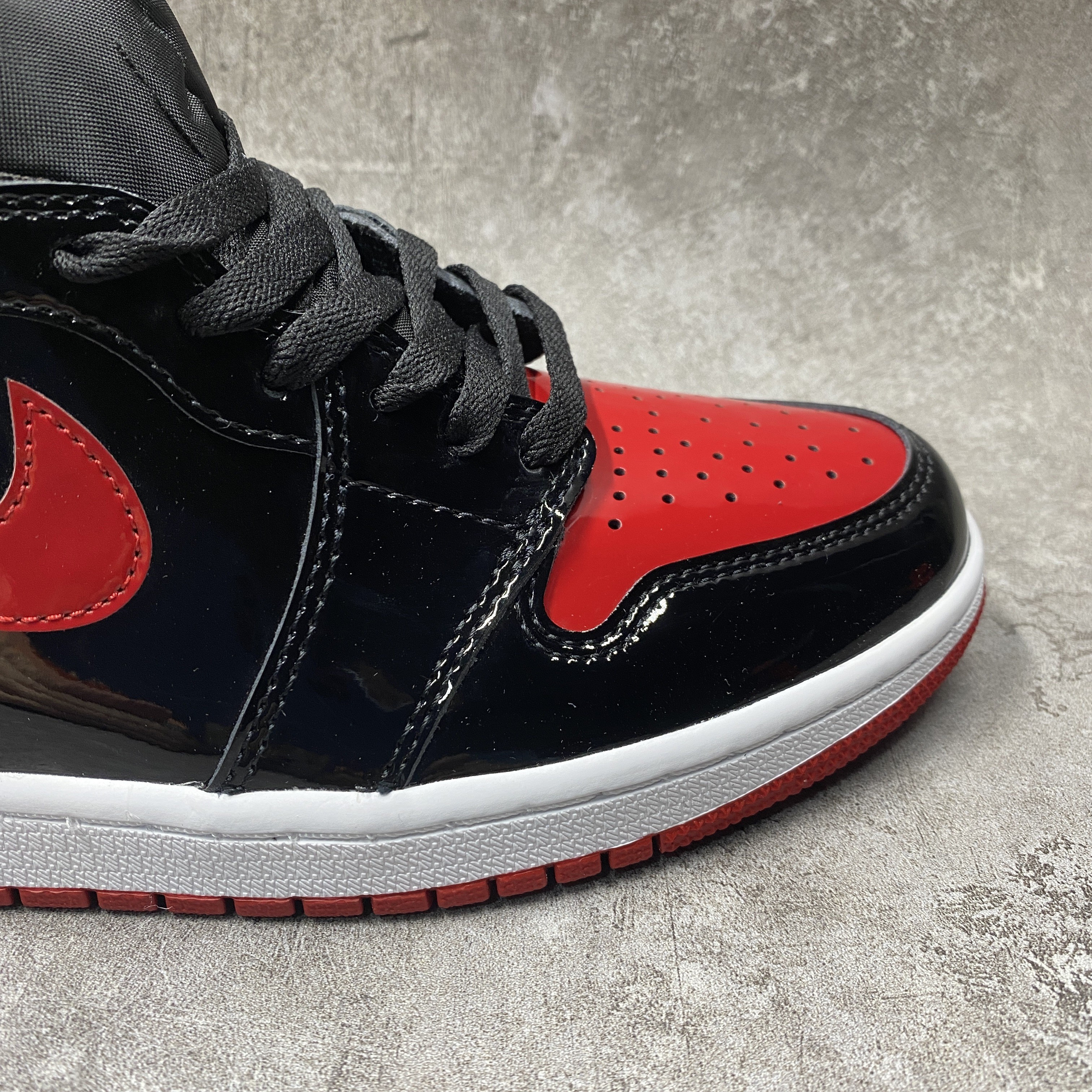 Air Jordan 1 Retro High OG Patent Bred