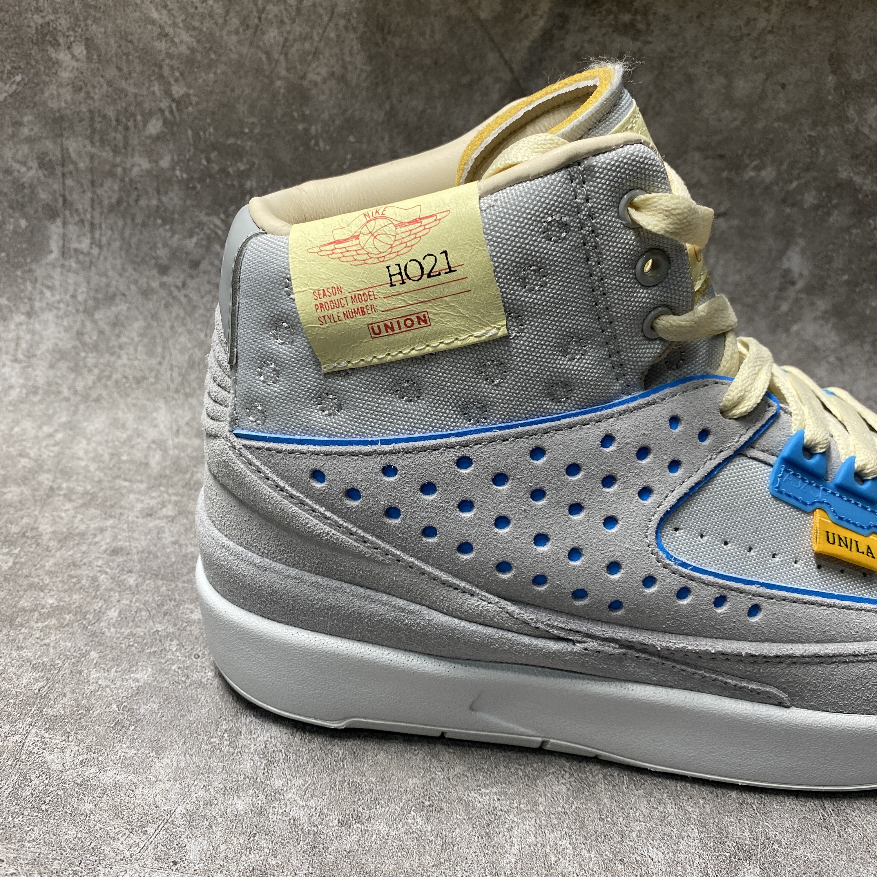 Air Jordan 2 Retro Union Grey Fog