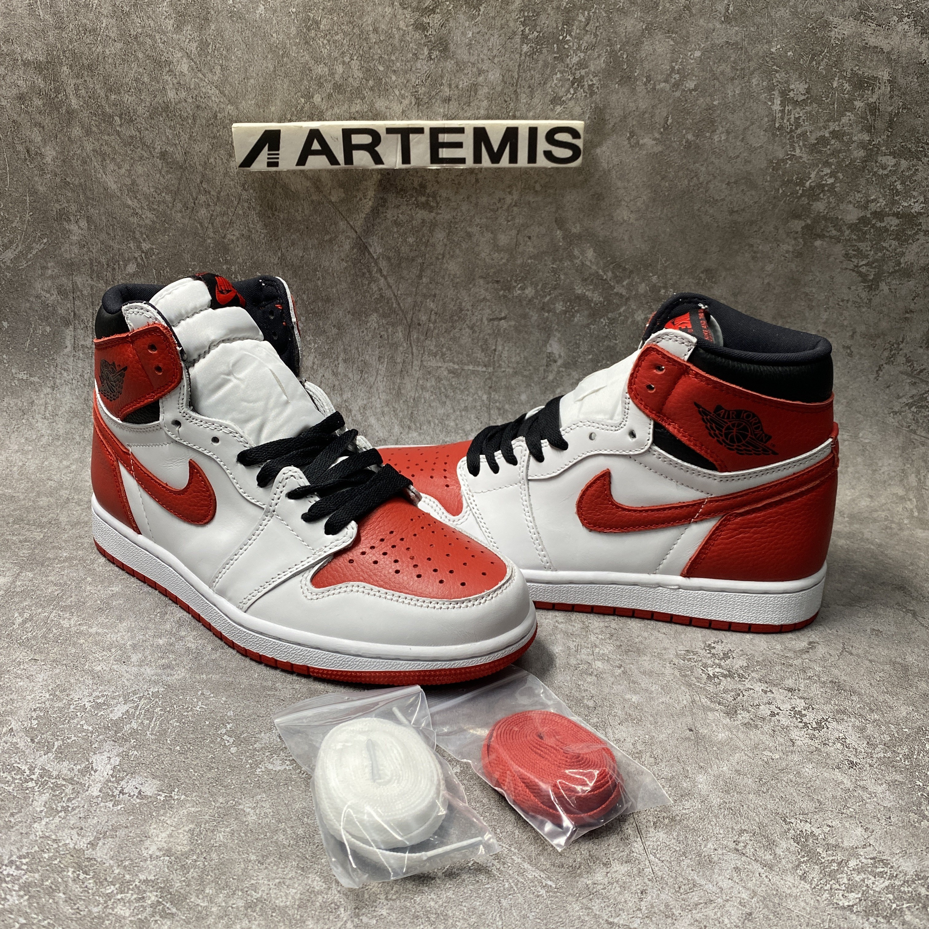 Air Jordan 1 High OG Heritage