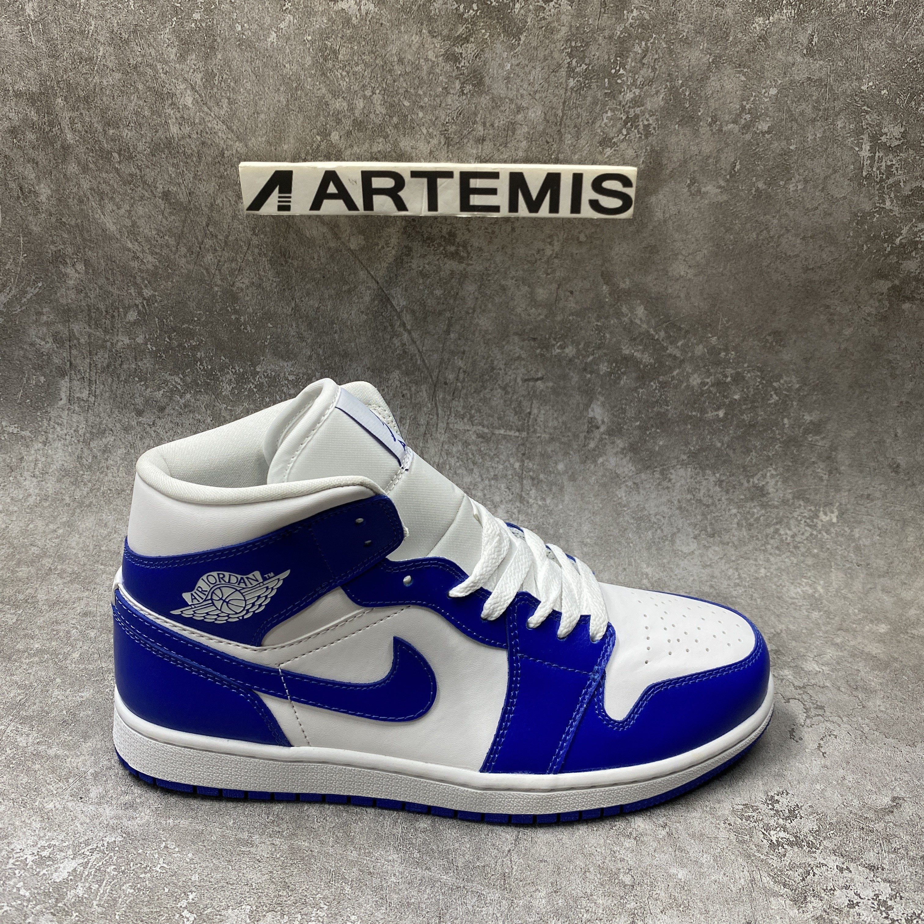Air Jordan 1 Mid Kentucky Blue