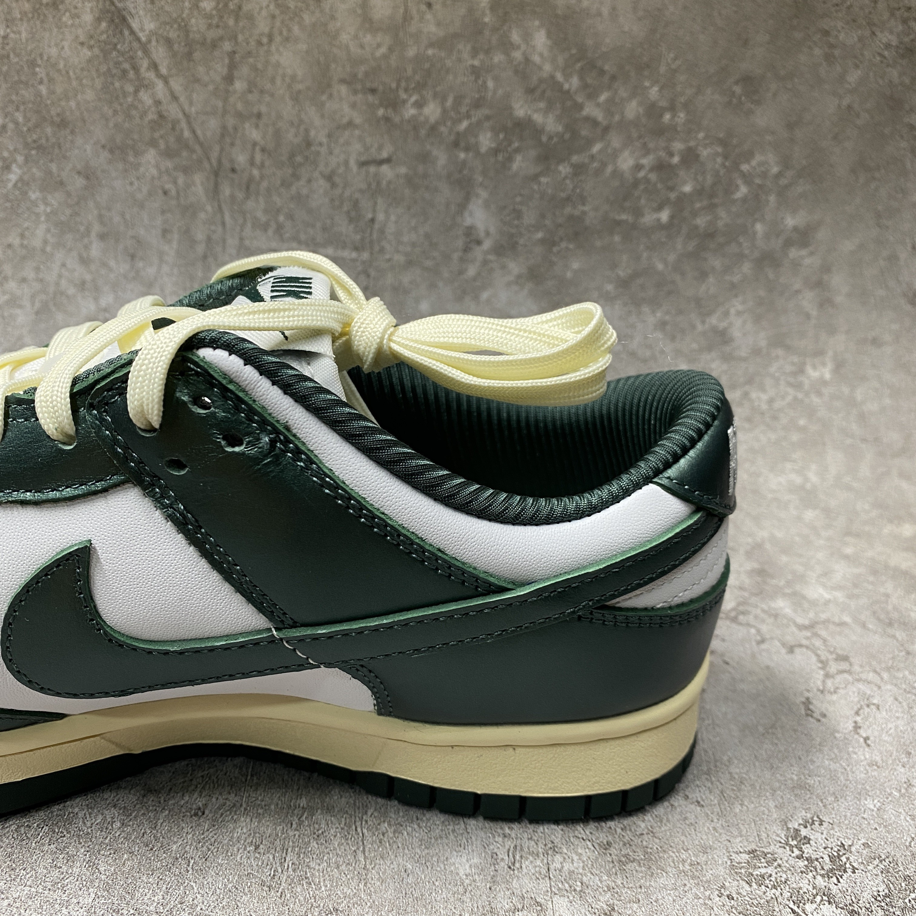Nike Dunk Low Vintage Green