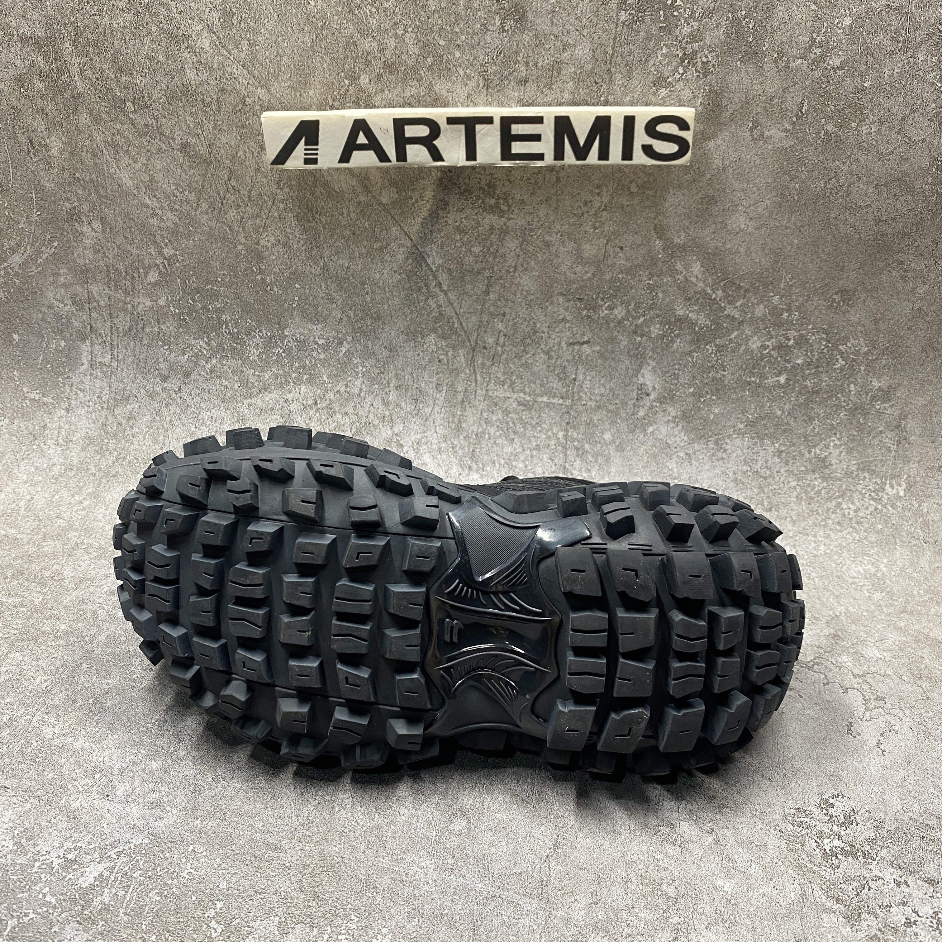 Balenciga Defender Black