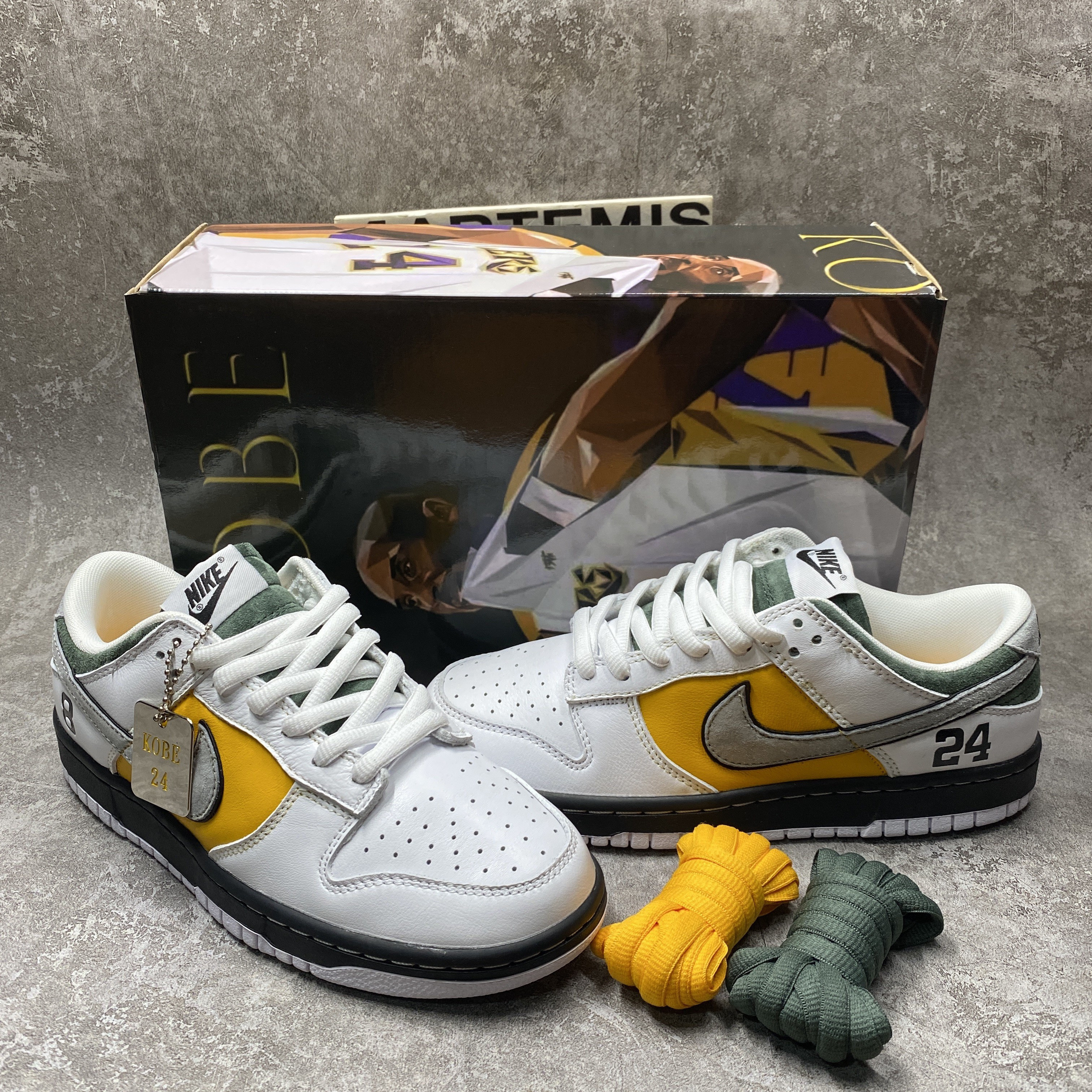 Otomo Katsuhiro x Nike SB Dunk Low Pro Kobe Lifestyle