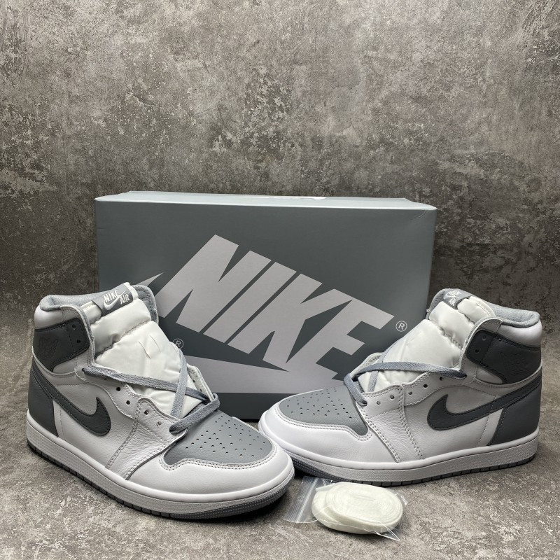Air Jordan 1 Retro High OG Stealth