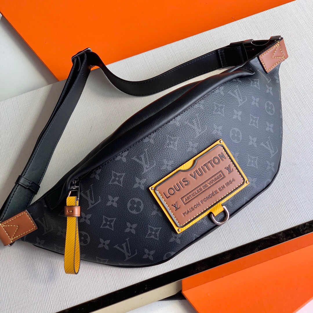 LV BUMBAG M45220
