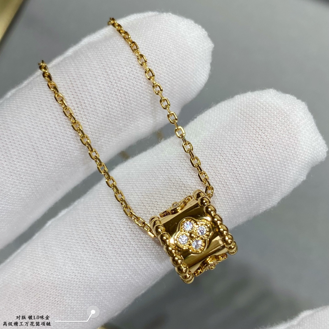 V*N CL*F & arpels kaleidoscope necklace