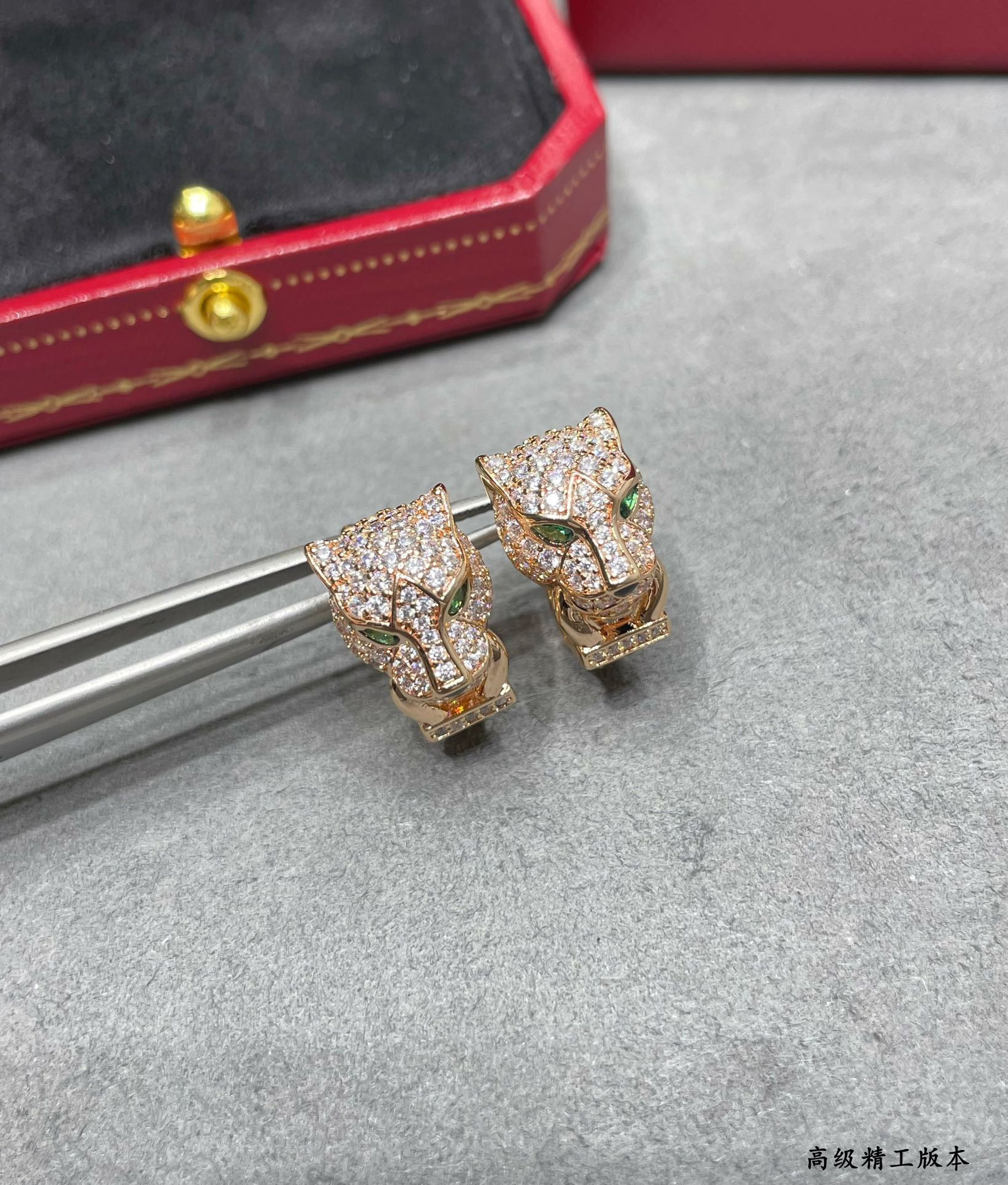 Ca*t*er leopard head earrings