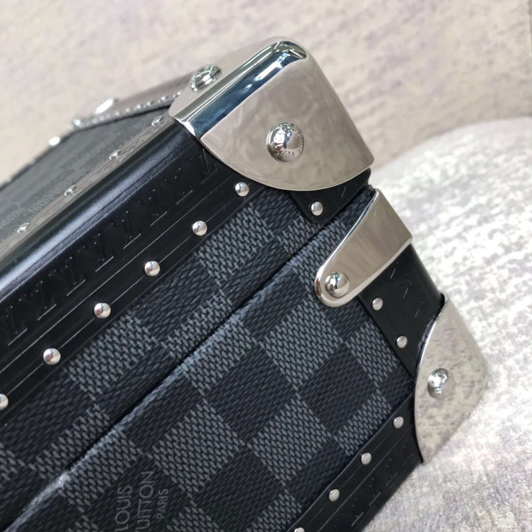 LV 8 WATCH CASE N48194