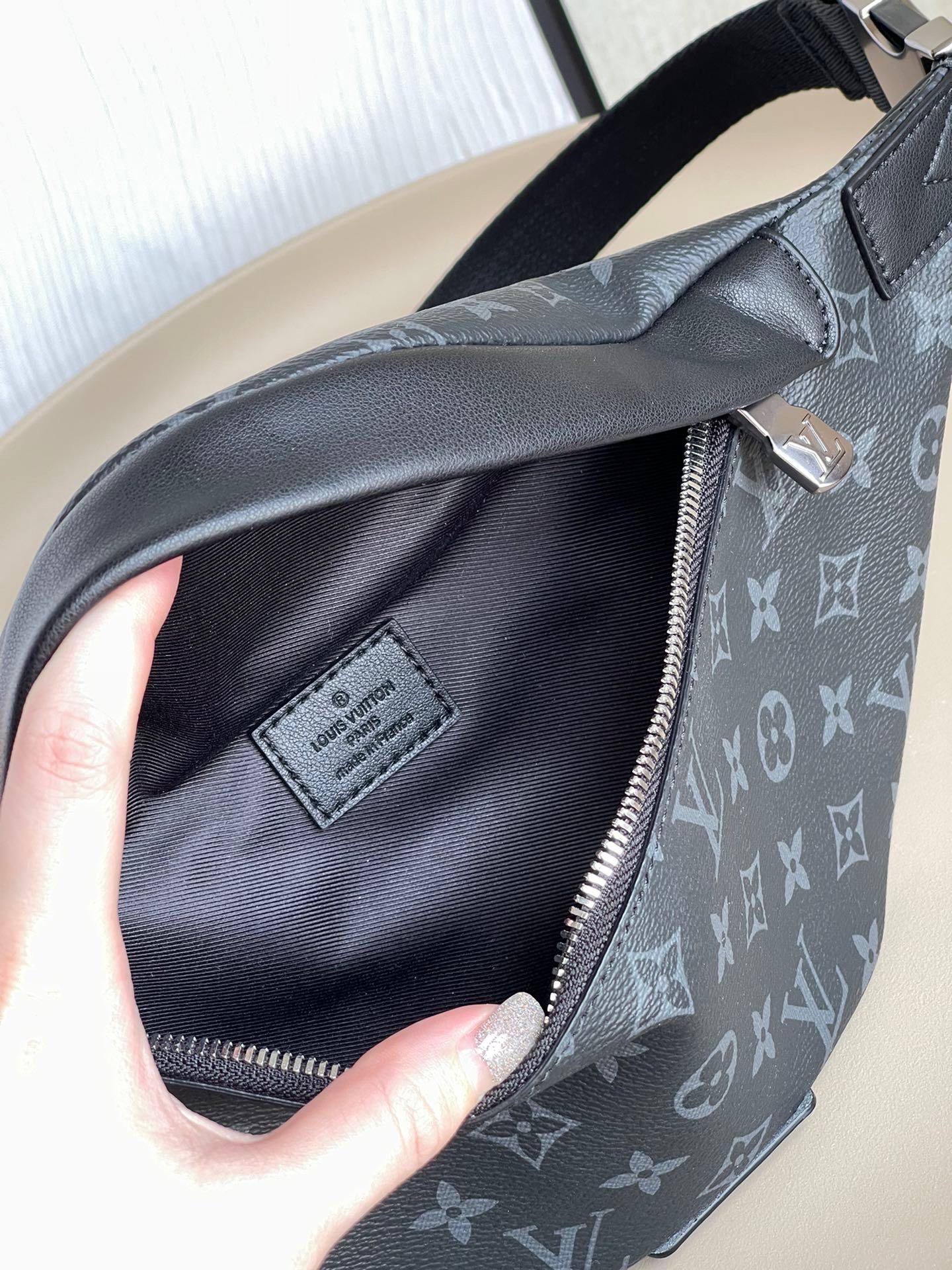 LV DISCOVERY BUMBAG PM M46035