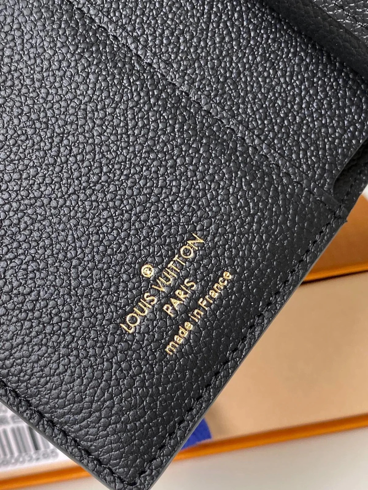 LV CLEA WALLET M80151