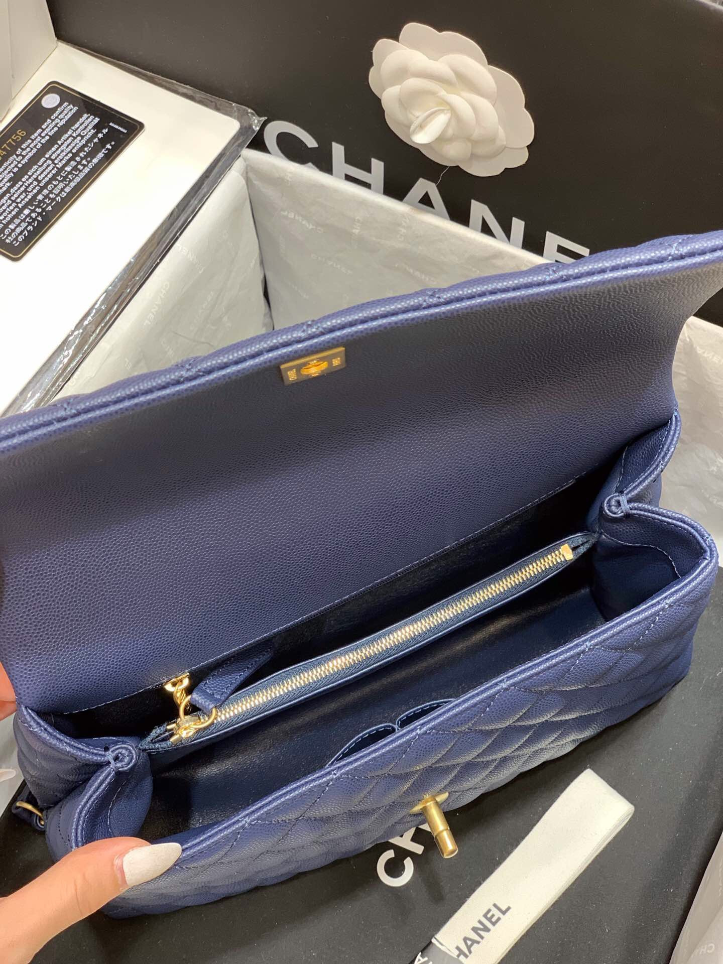 Ch*el coco handle bag medium 28cm