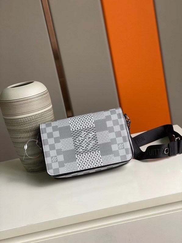 LV STUDIO MESSENGER N50014