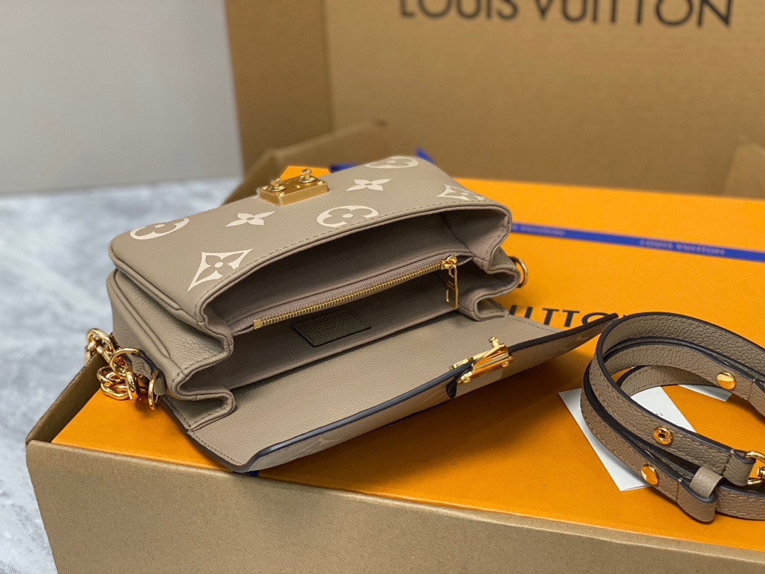 LV Pochette Métis East West M23081